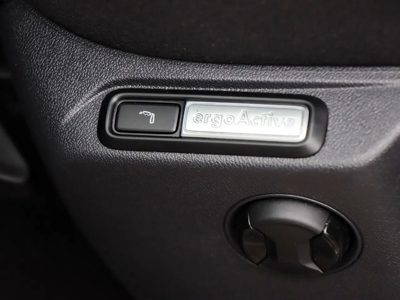 Volkswagen T-Roc R-Line 1.5 TSI OPF DSG AHK/PANO/LED/NAVI 11