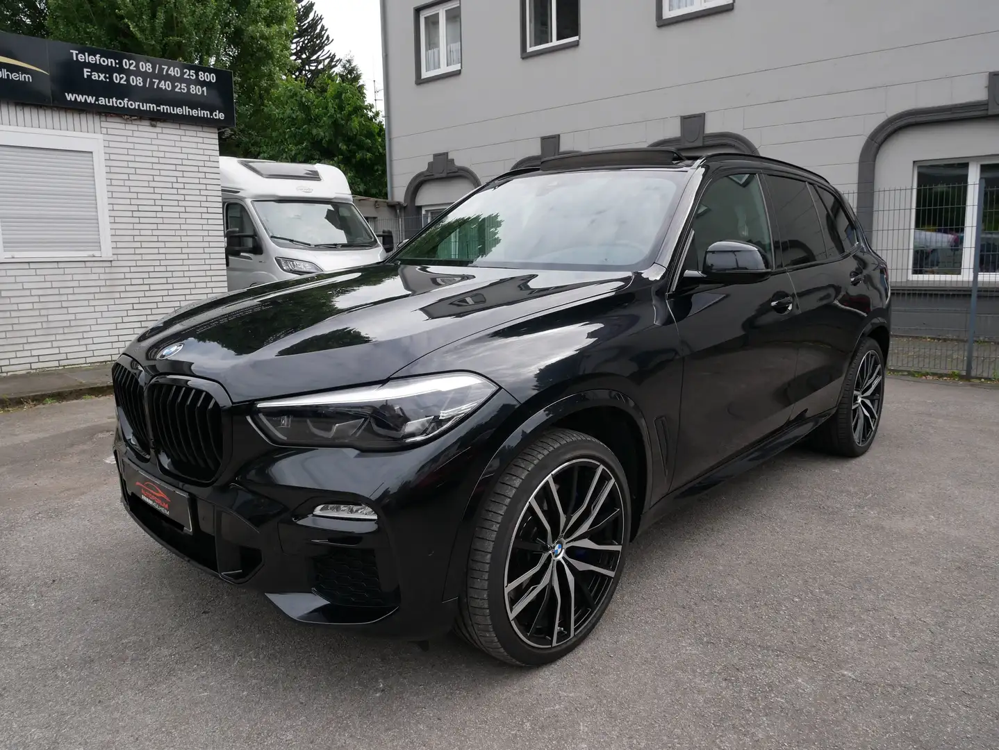 BMW X5 M50 i M Sport LED Pano Sitzklima DrivAssistKey Kam Schwarz - 1