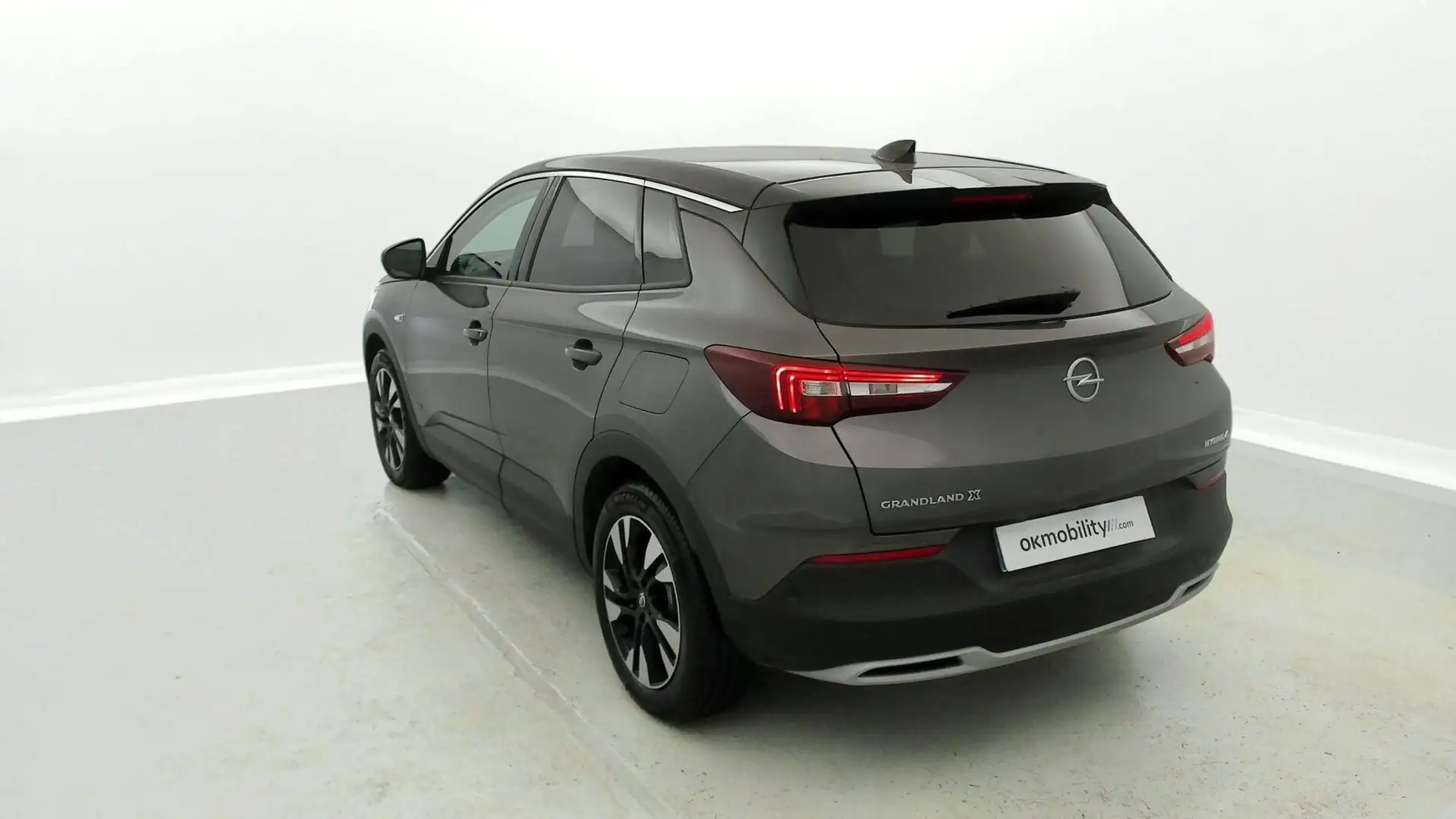 Opel Grandland X 1.2T S&S Ultimate Aut. 130 Plateado - 2