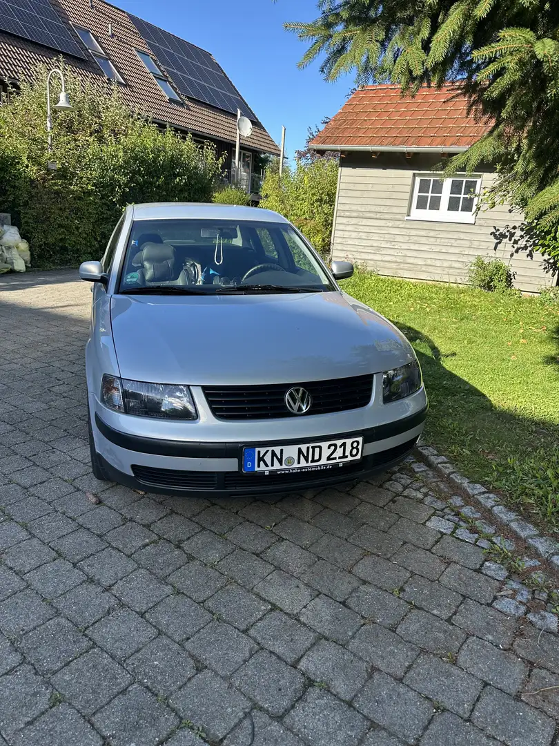 Volkswagen Passat 1.6 - 1