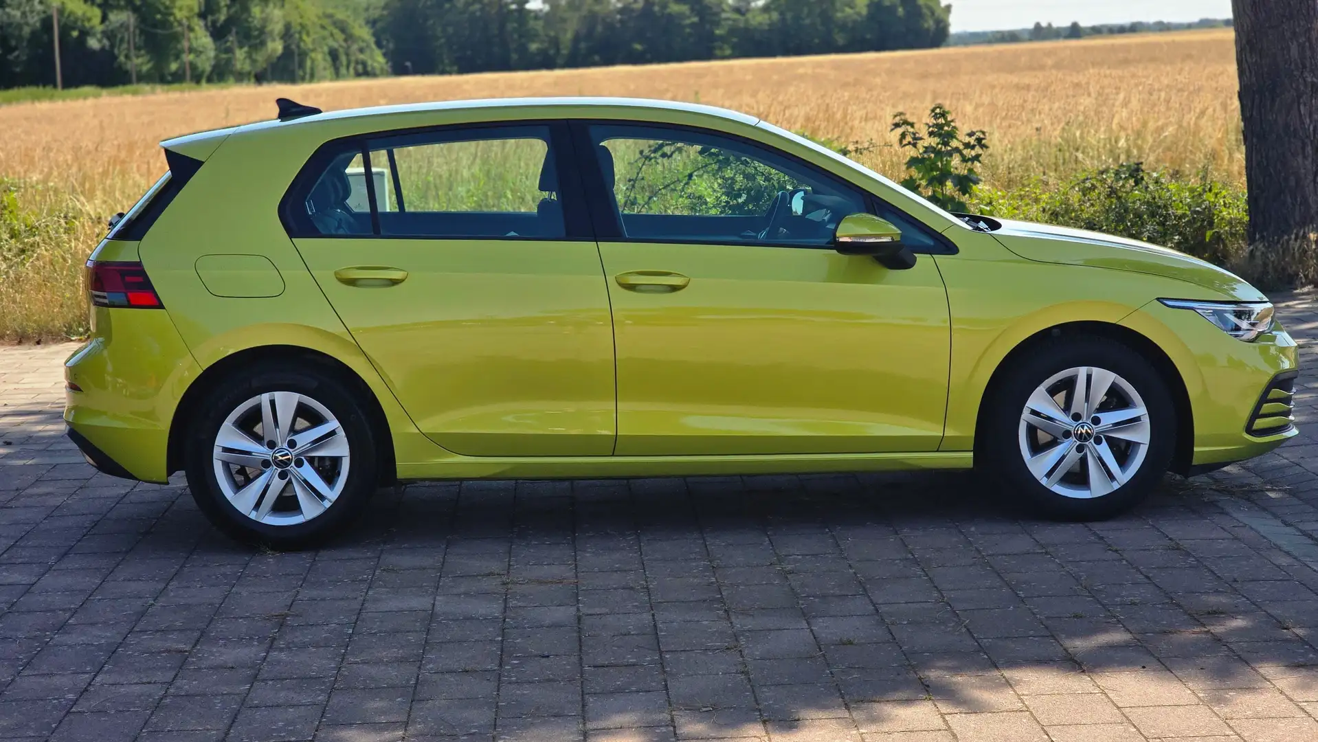 Volkswagen Golf Life eTSI Geel - 2