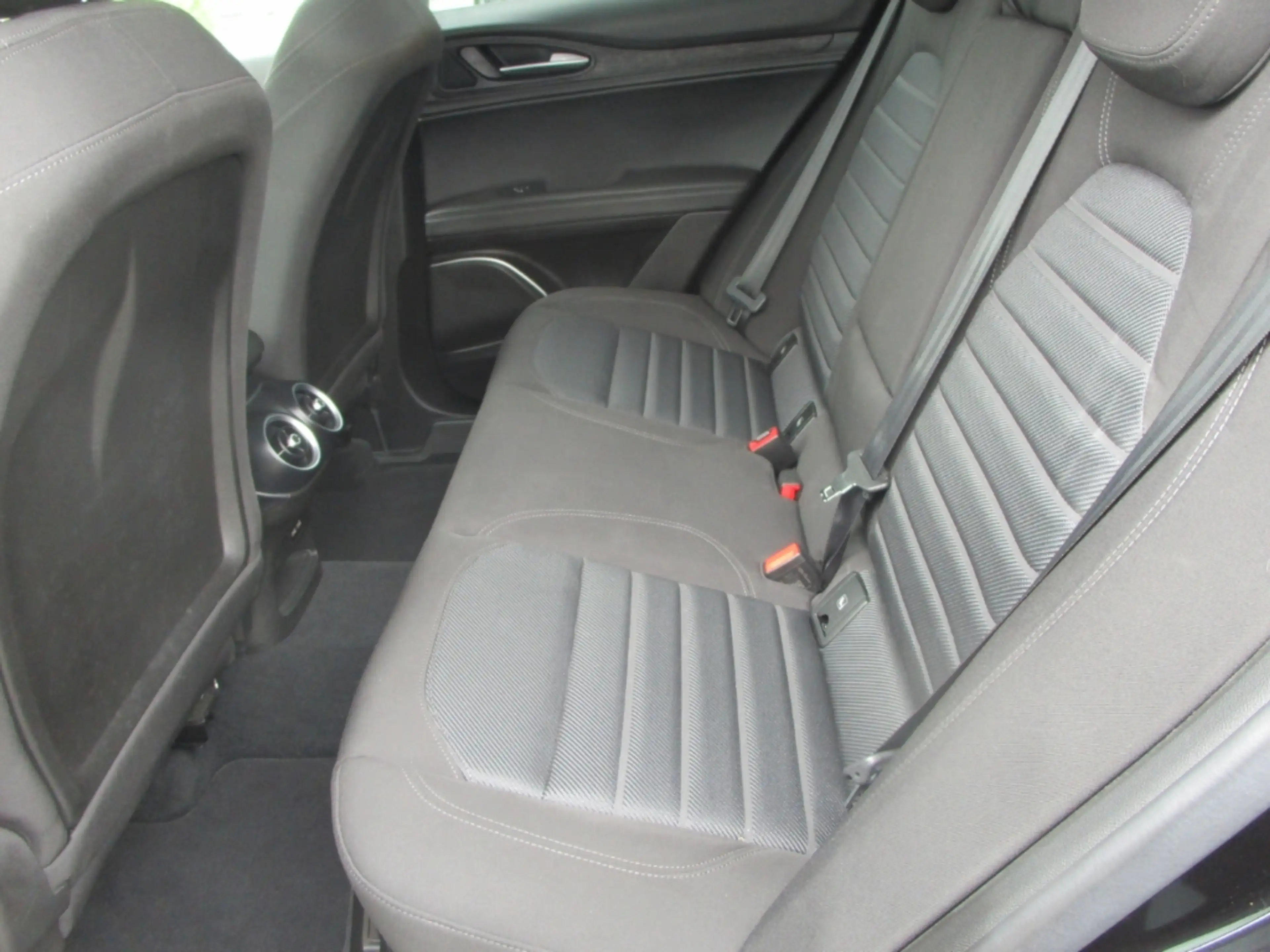 Alfa Romeo Stelvio Business Q4 140 kW (190 PS) 8-Gang DSG Allrad — photo 8