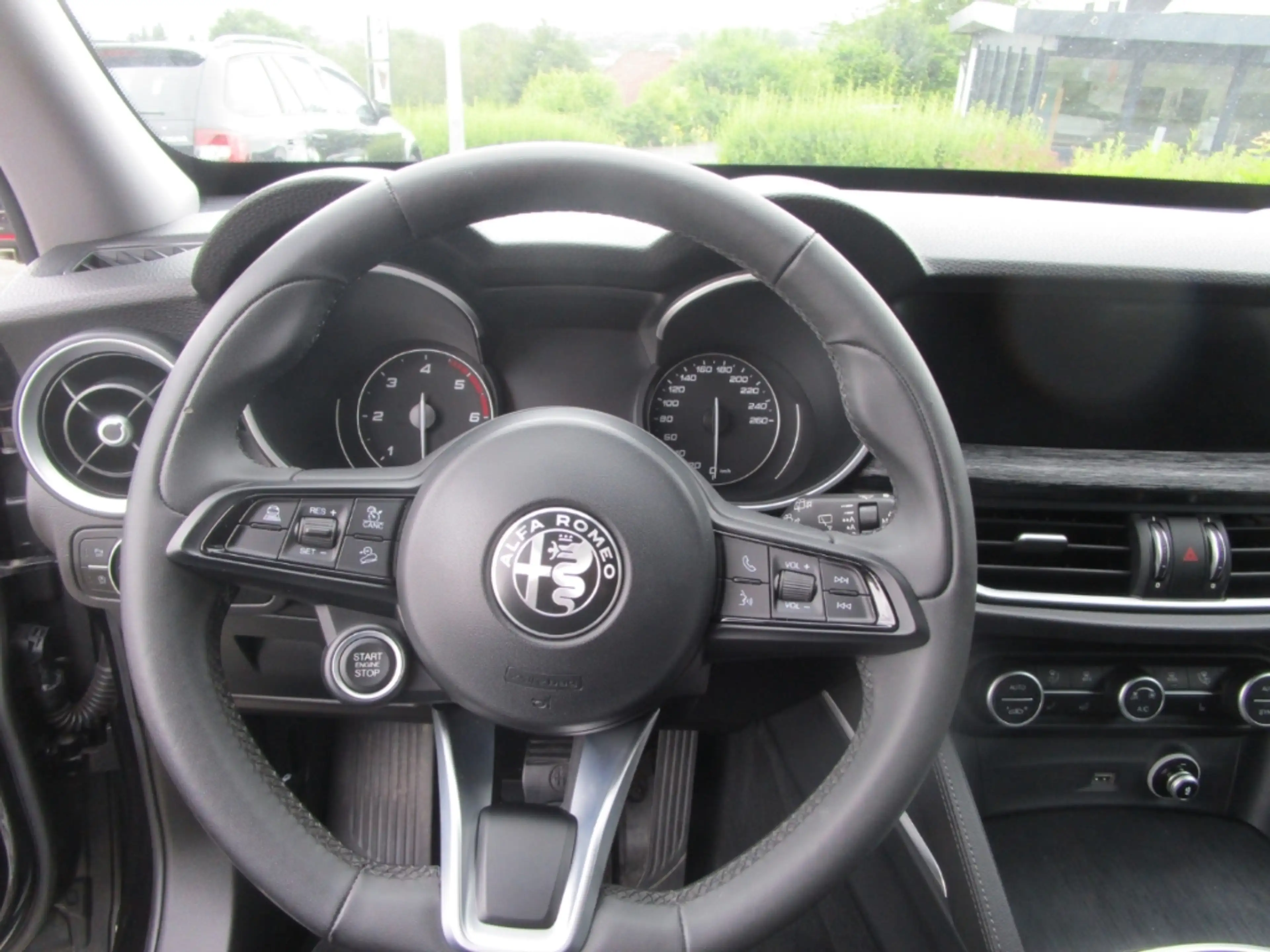 Alfa Romeo Stelvio Business Q4 140 kW (190 PS) 8-Gang DSG Allrad — photo 11