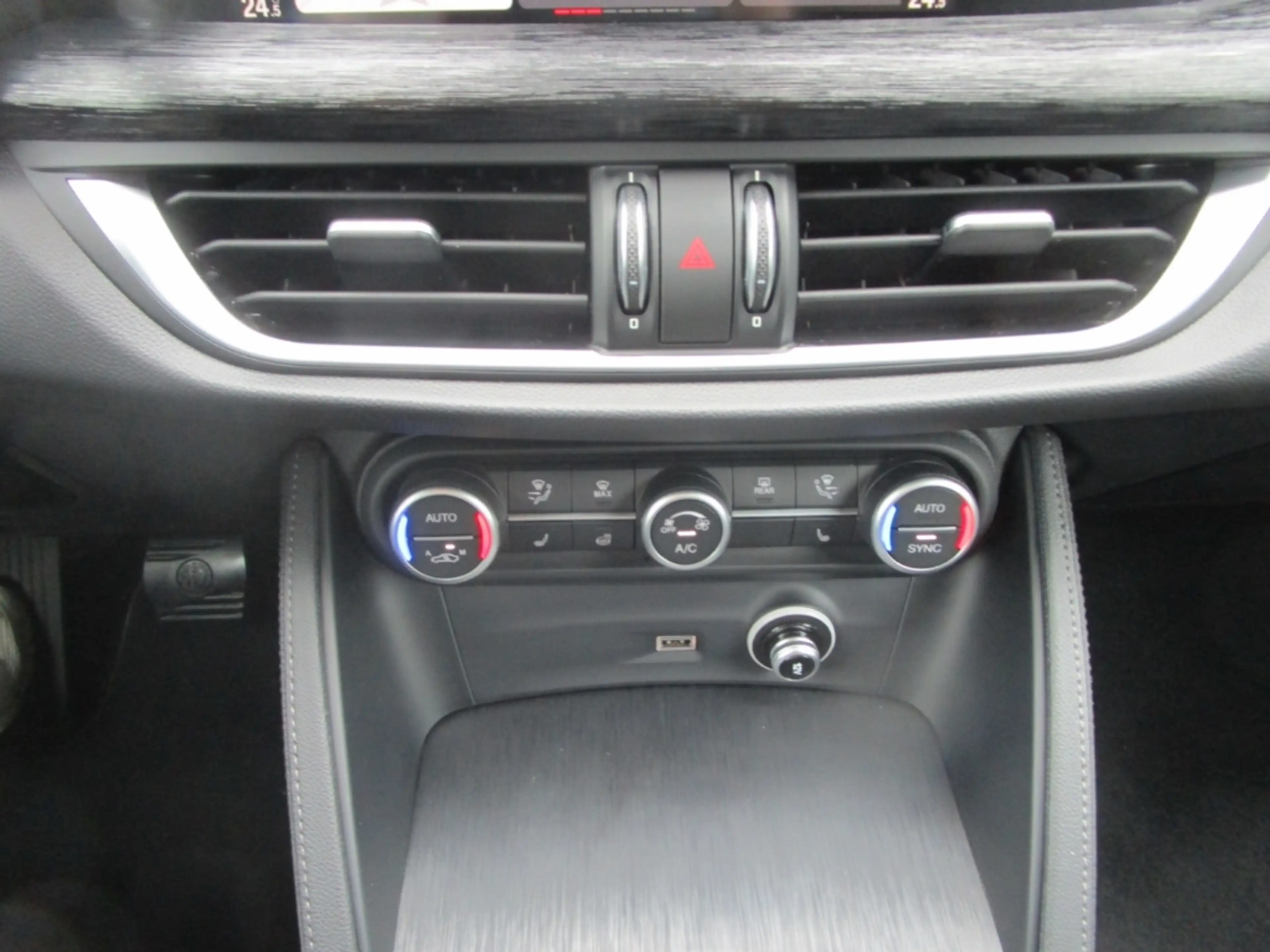 Alfa Romeo Stelvio Business Q4 140 kW (190 PS) 8-Gang DSG Allrad — photo 13