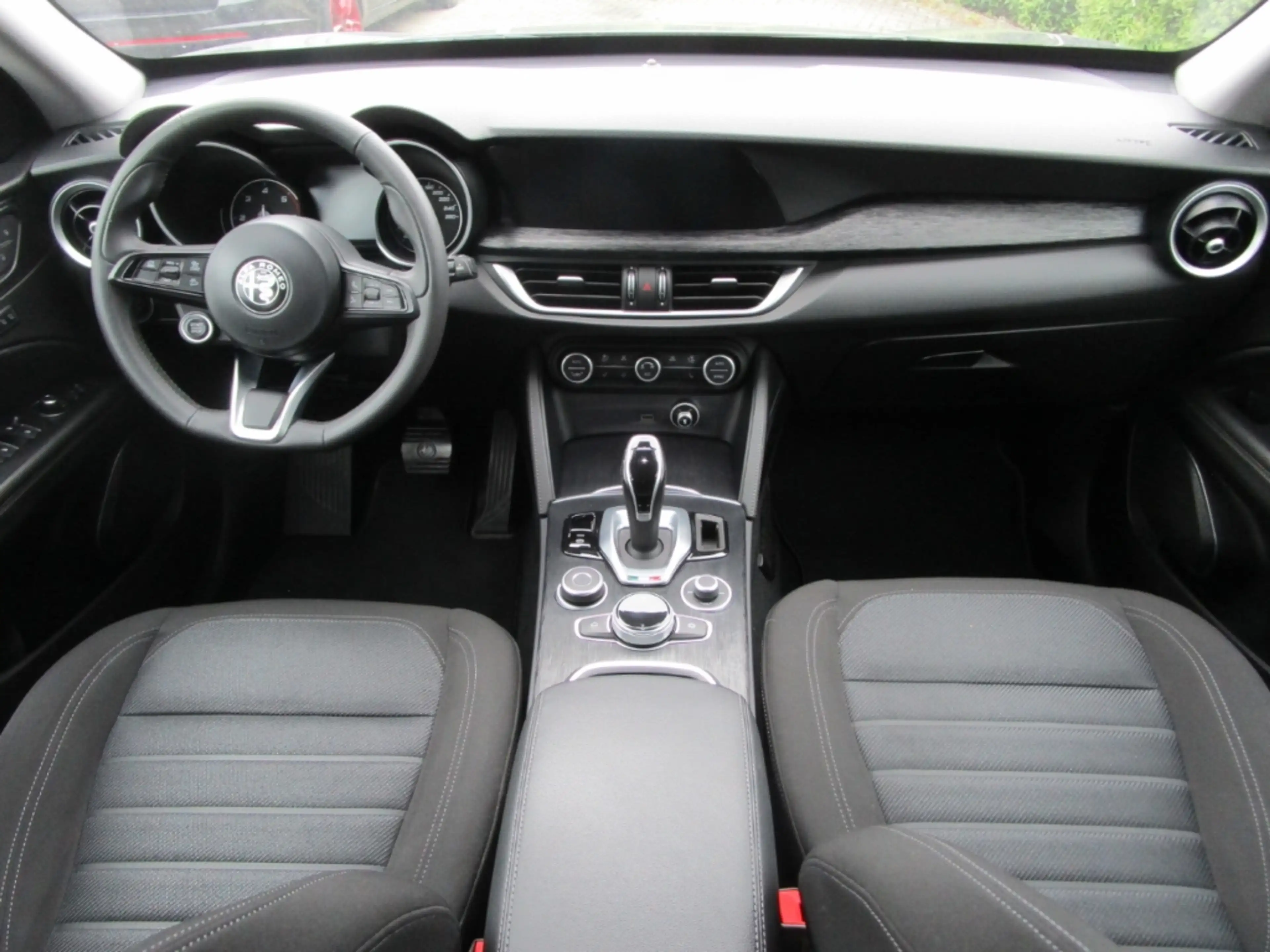 Alfa Romeo Stelvio Business Q4 140 kW (190 PS) 8-Gang DSG Allrad — photo 9