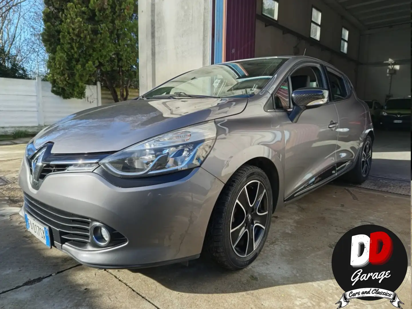 Renault Clio Clio IV 2012 5p 1.2 Duel 75cv Grijs - 1