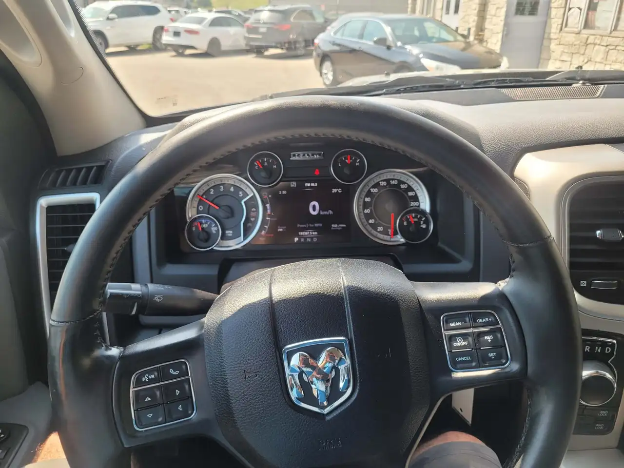 RAM 1500 снимка RAM 1500
