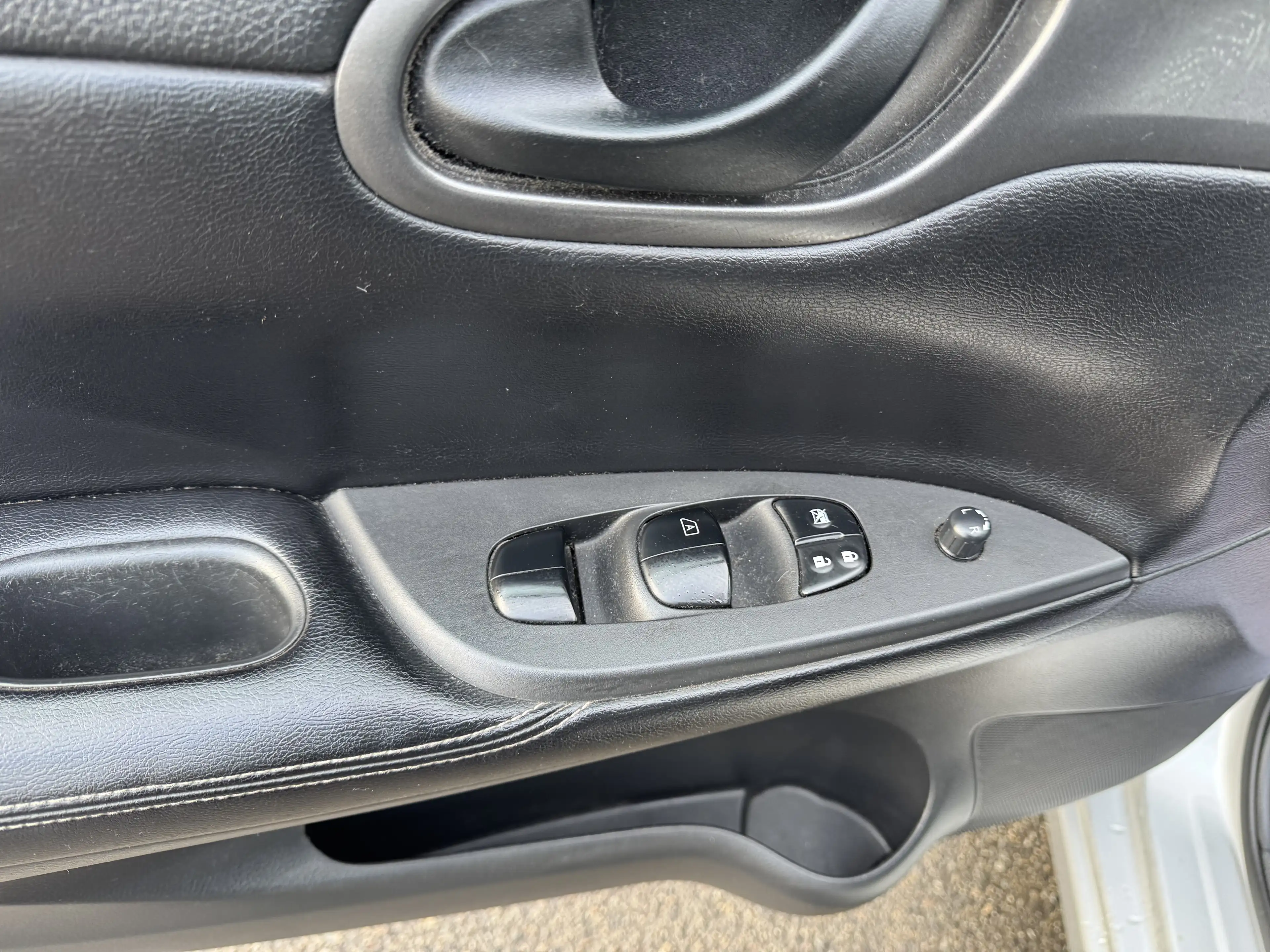 Nissan Pulsar 1.5 DCI / CLIMATISATION / JANTES/GARANTIE 12 MOIS — photo 13