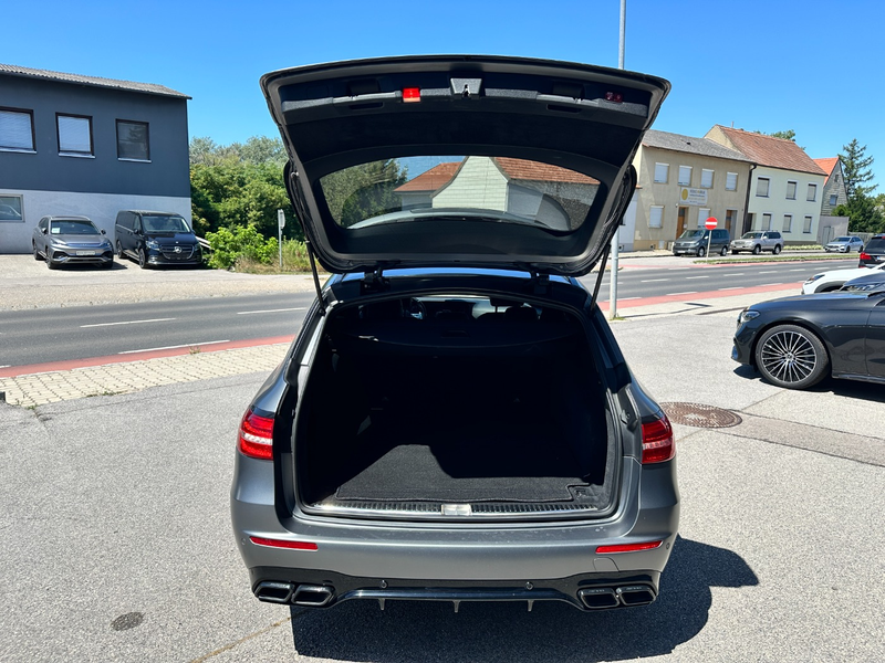 Mercedes-Benz E 63 AMG 4MATIC+ T-Modell AMG V8 3982 ccm — photo 11