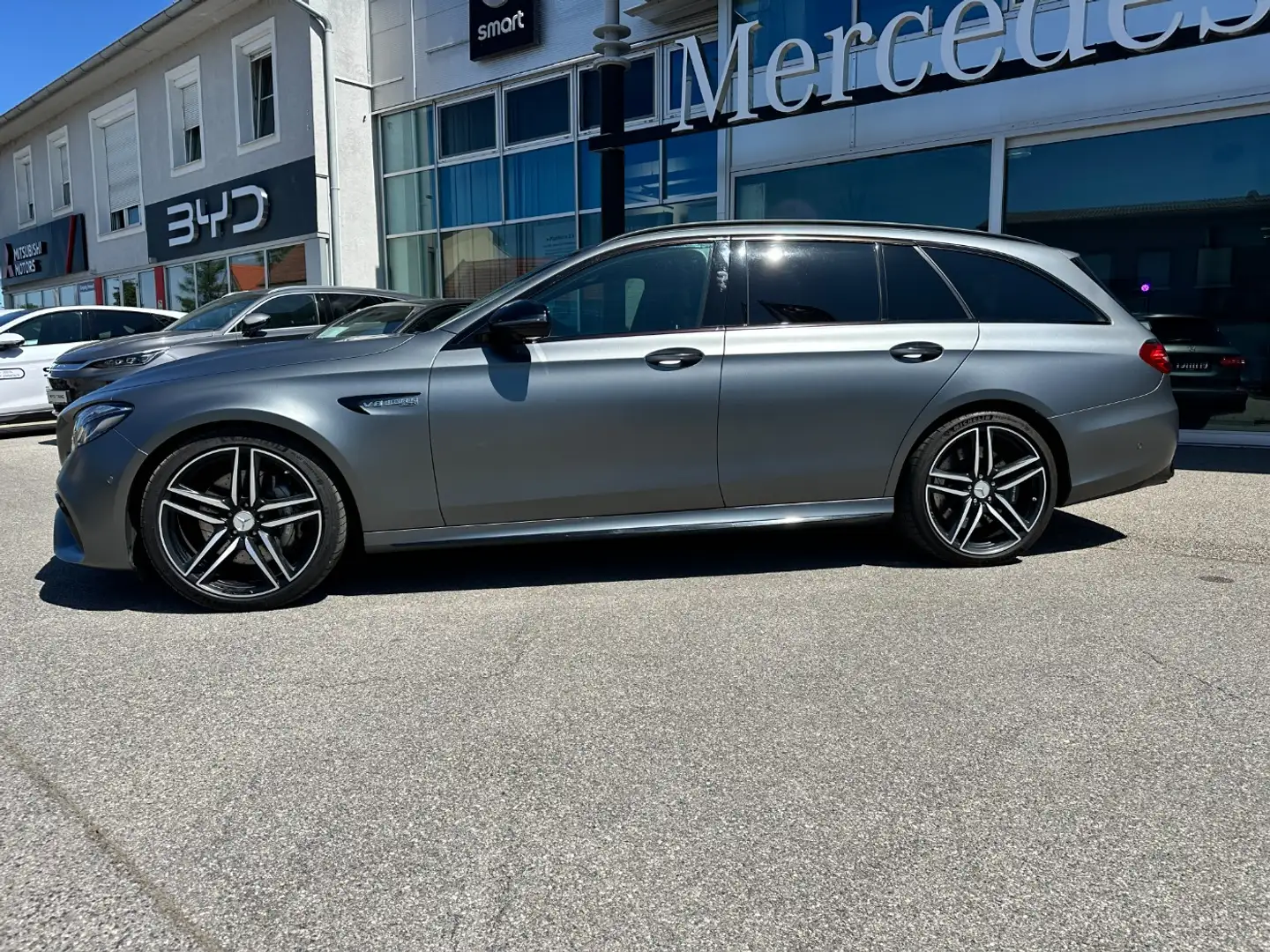 Mercedes-Benz E 63 AMG 4MATIC+ T-Modell AMG V8 3982 ccm Grau - 2