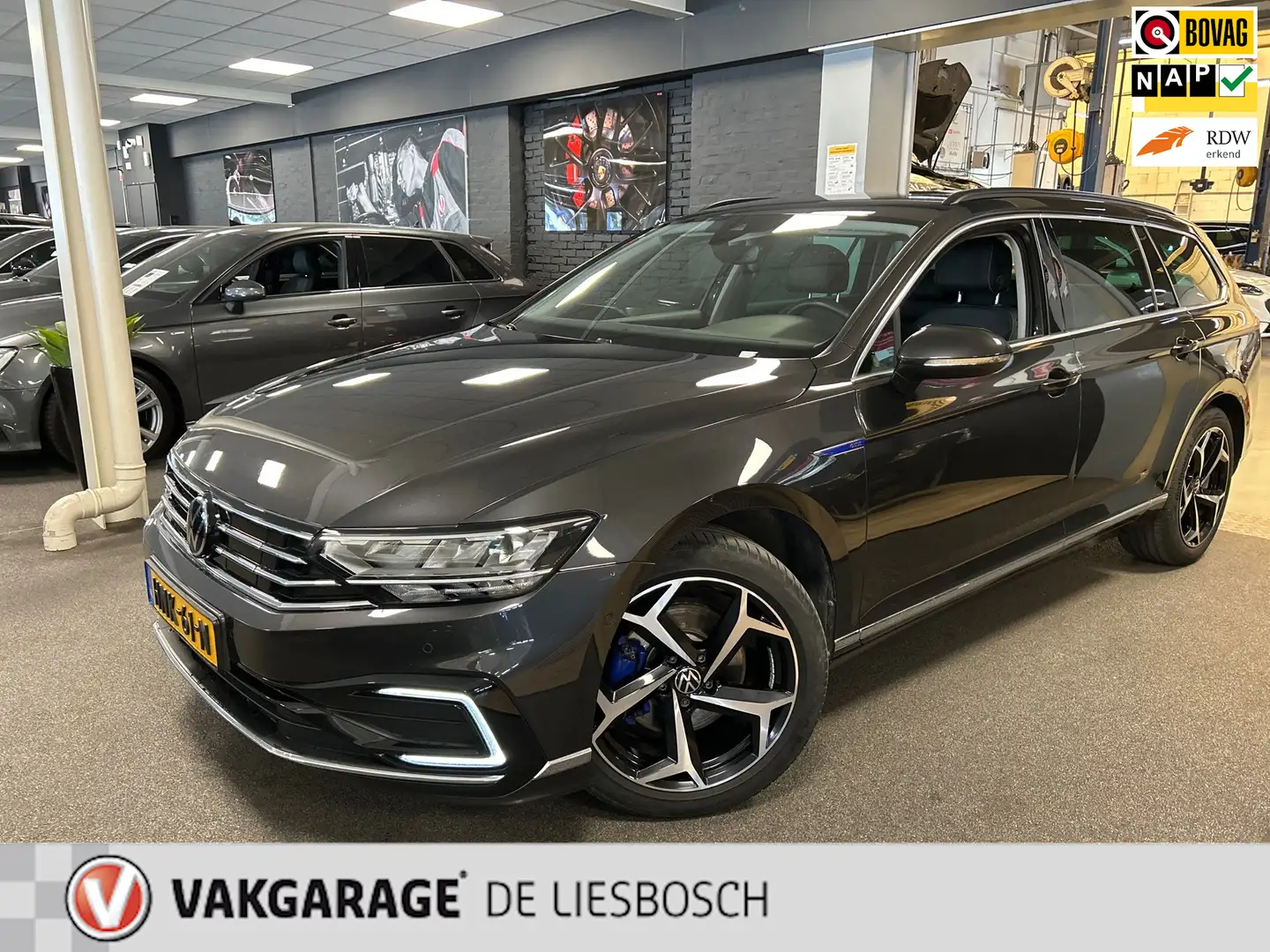 Volkswagen Passat Variant 1.4 TSI PHEV GTE Business/leer/navi/trekhaak/camer Grijs - 1