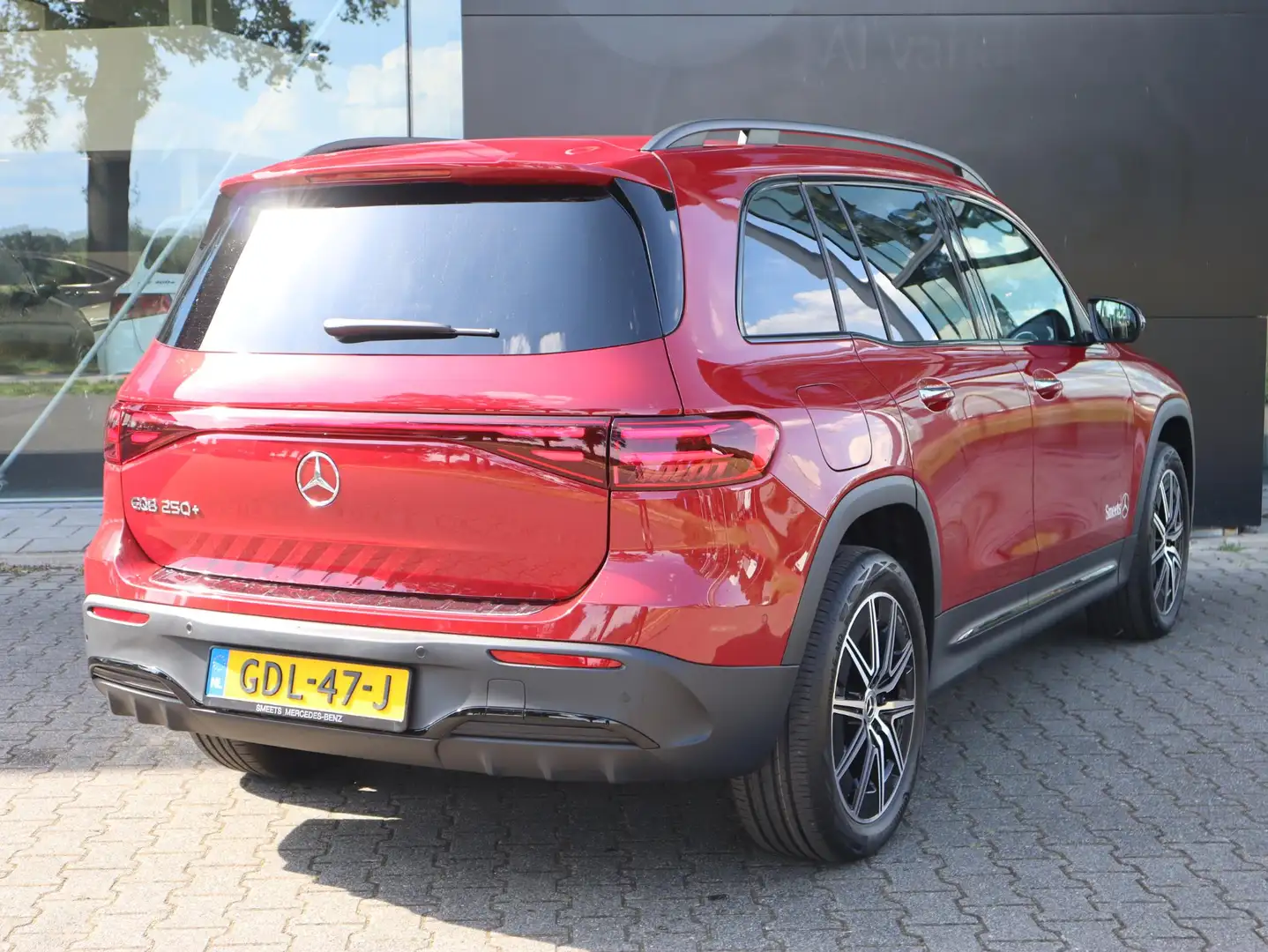 Mercedes-Benz EQB 250 250+ AMG Line 7p. 71 kWh Navigatie | Camera | Dode Piros - 2