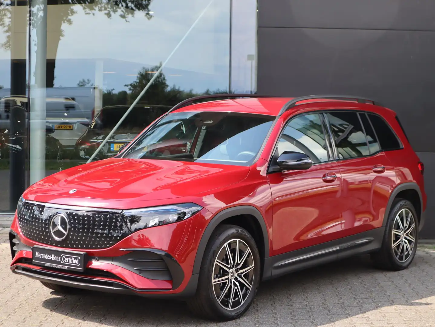 Mercedes-Benz EQB 250 250+ AMG Line 7p. 71 kWh Navigatie | Camera | Dode Roşu - 1