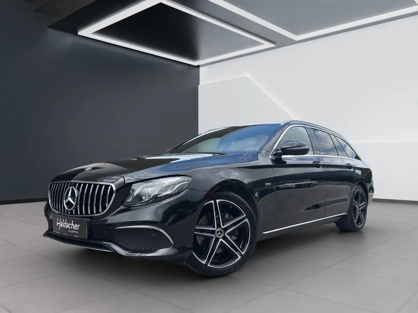 Mercedes-Benz E 220 d 4MATIC T-Modell PTS Shz eHeck Ambi COM Schwarz - 2