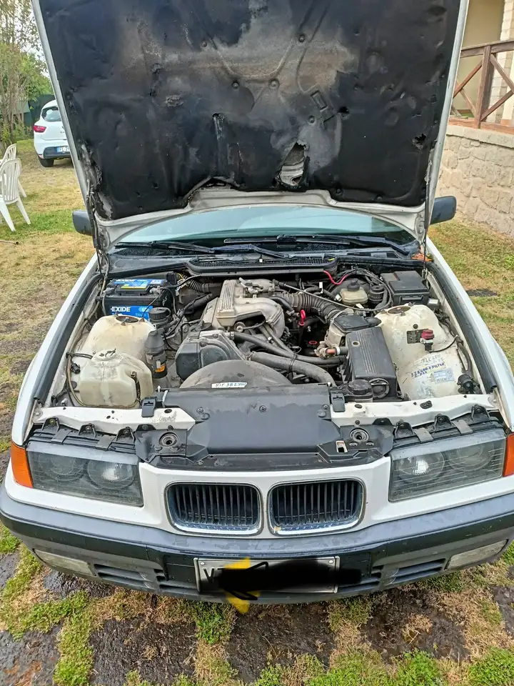 BMW 318i 4p, foto 4