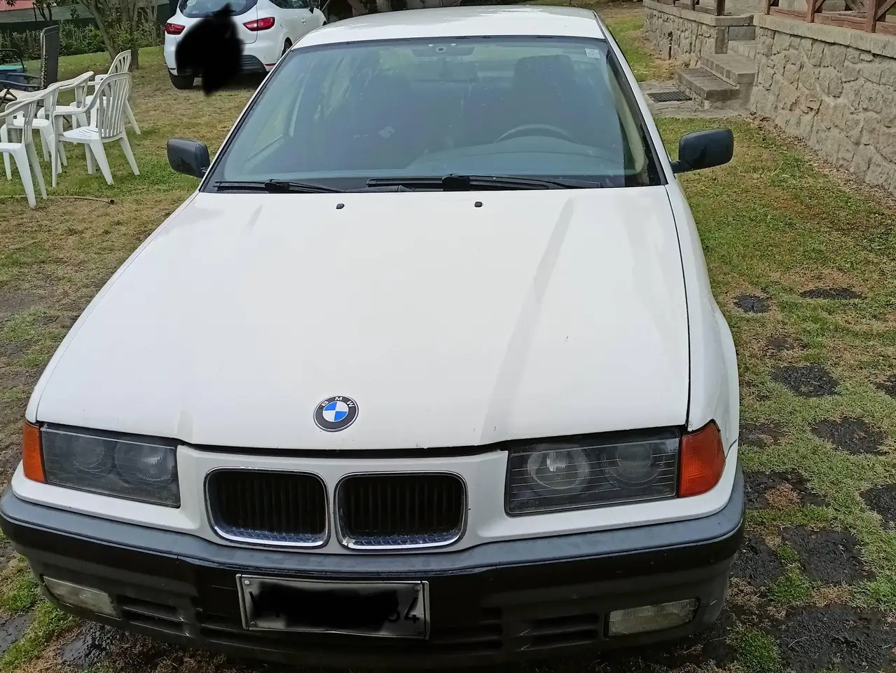 BMW 318i 4p, foto 2