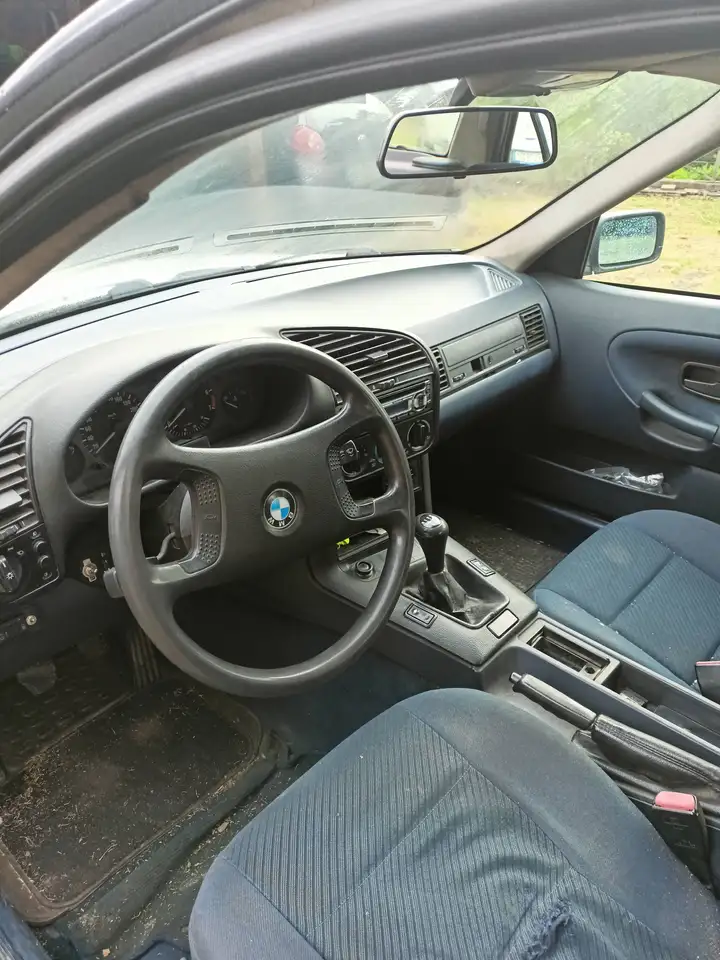 BMW 318i 4p, foto 6