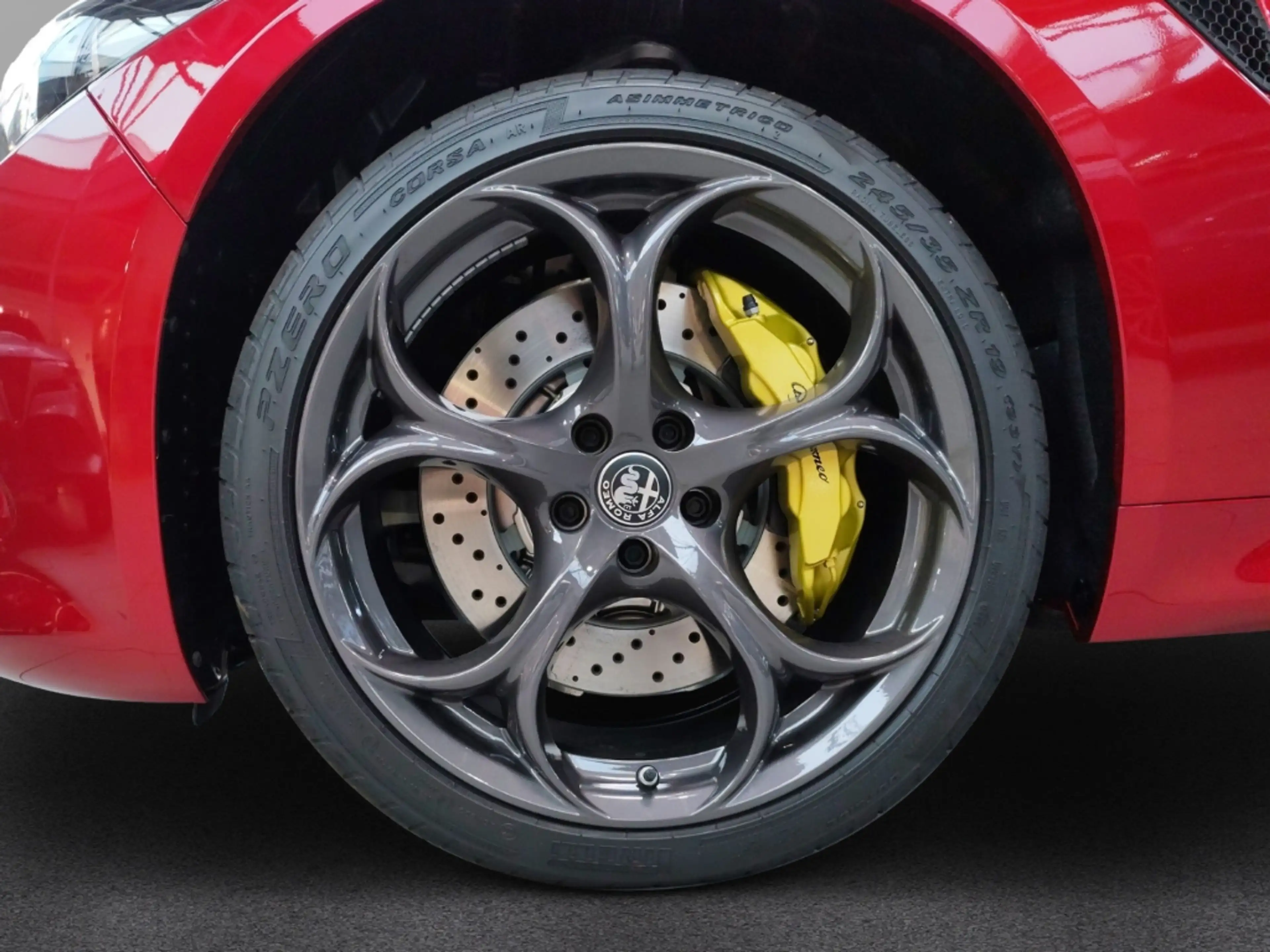 Alfa Romeo Giulia Quadrifoglio ORO ''LIMITED EDITION'' 521PS Navi — photo 9
