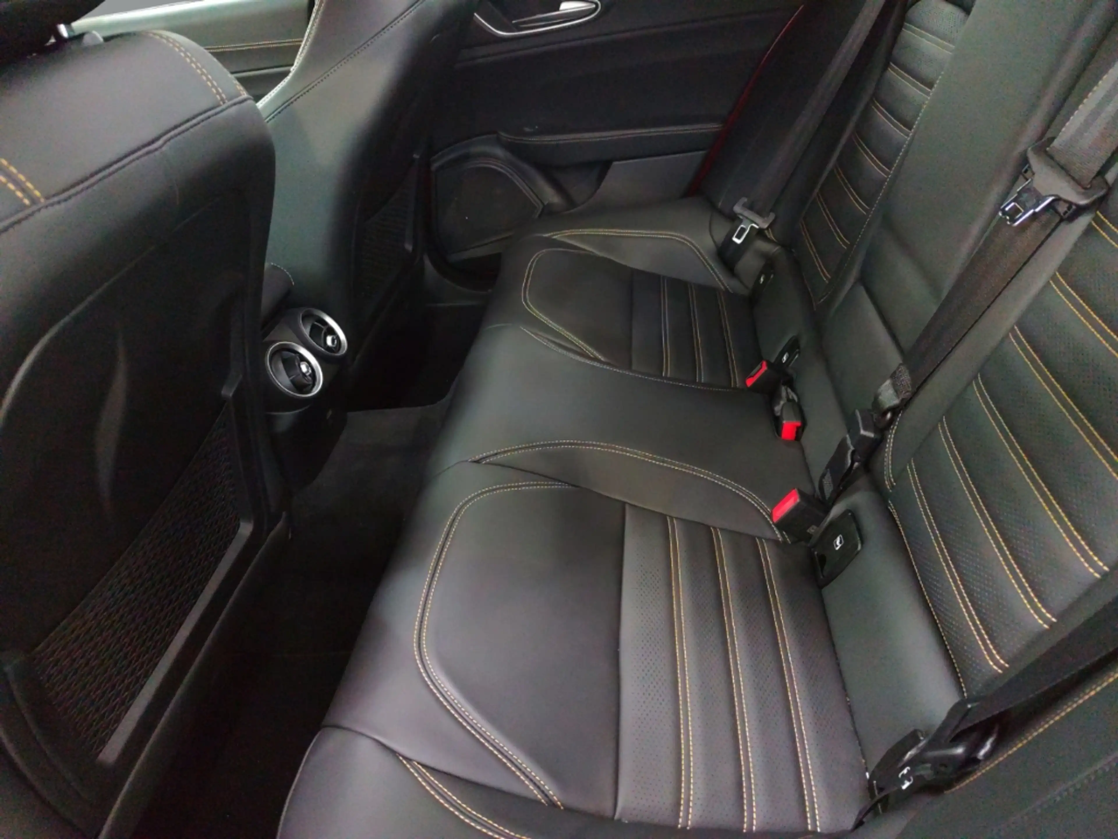 Alfa Romeo Giulia Quadrifoglio ORO ''LIMITED EDITION'' 521PS Navi — photo 12