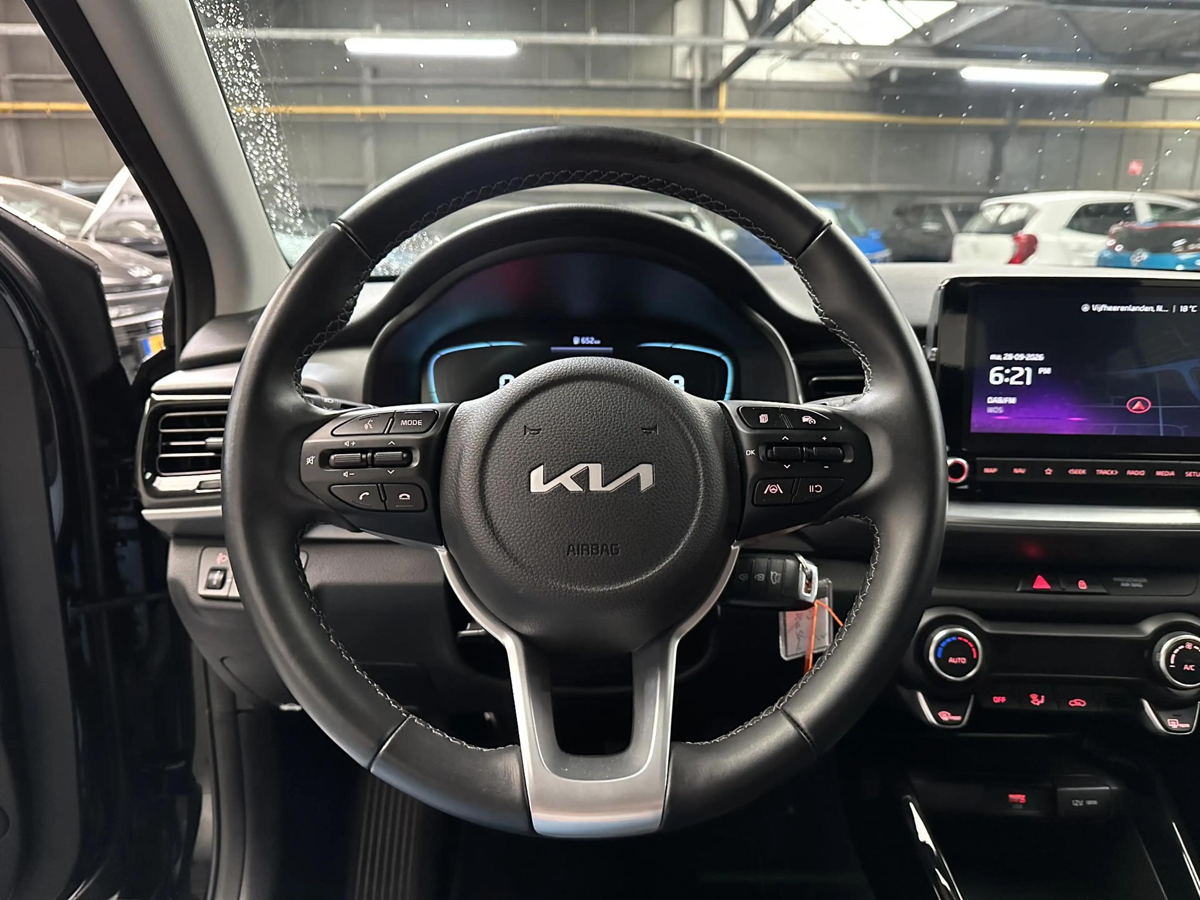 Kia Stonic 1.0 T-GDi MHEV DynamicLine — photo 8