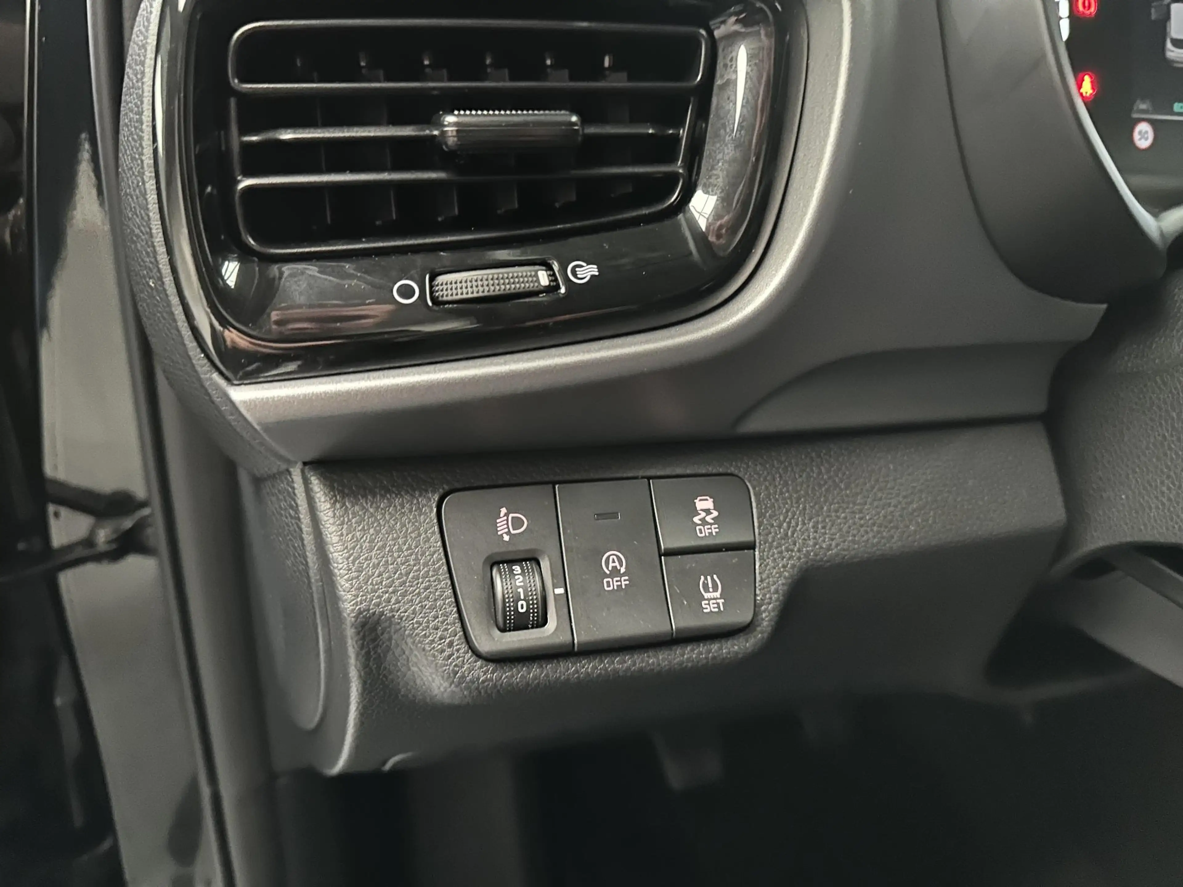 Kia Stonic 1.0 T-GDi MHEV DynamicLine — photo 4