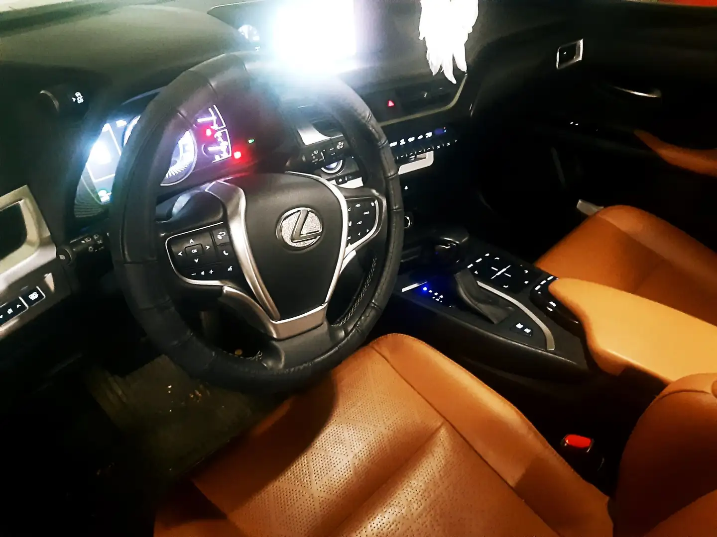 Lexus UX 250h Executive 2WD - 2