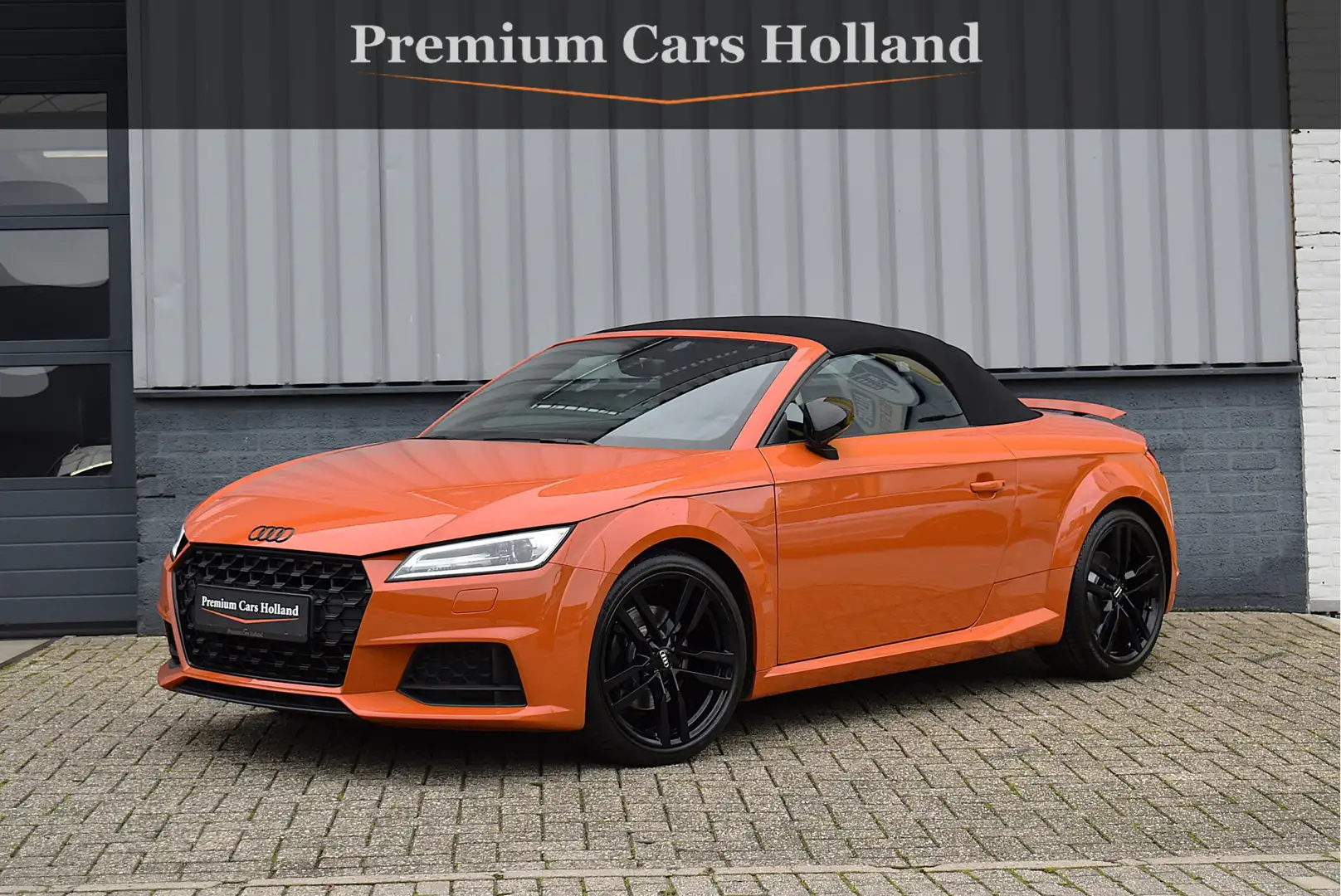 Audi TT Roadster 40 TFSI Black Edition Facelift Model RS-S Oranje - 1