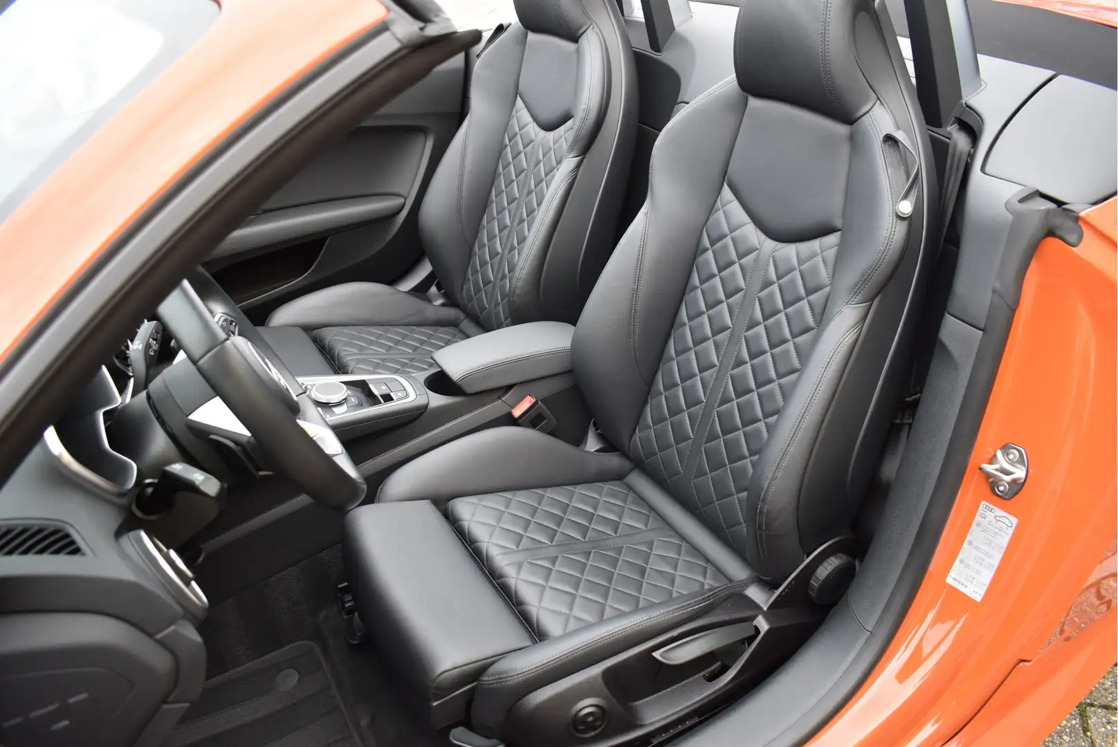Audi TT Roadster 40 TFSI Black Edition Facelift Model RS-S Oranje - 2