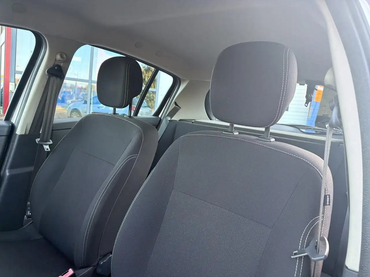 Renault Clio Citadine 5 portes — photo 15