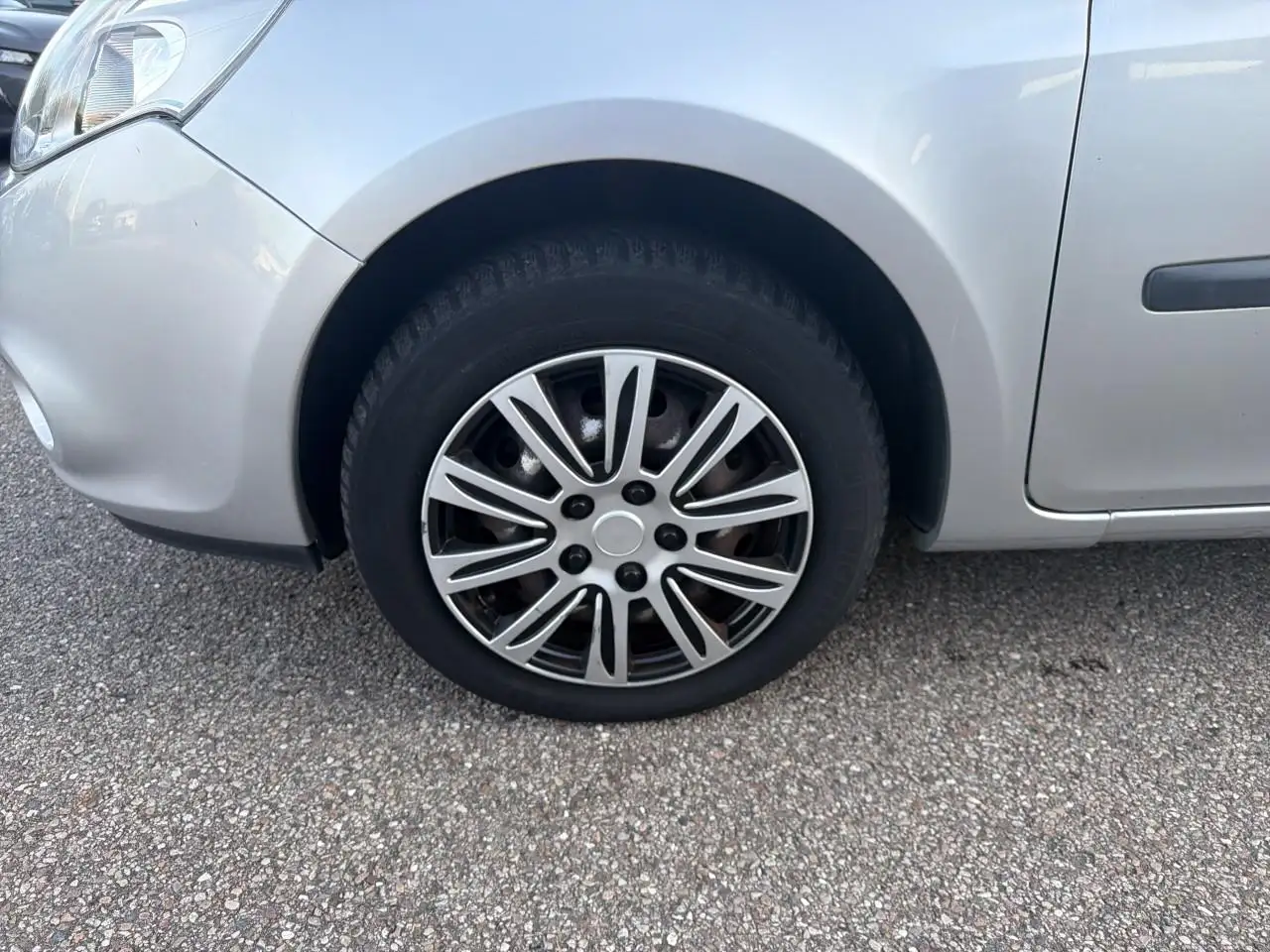 Renault Clio Citadine 5 portes — photo 11