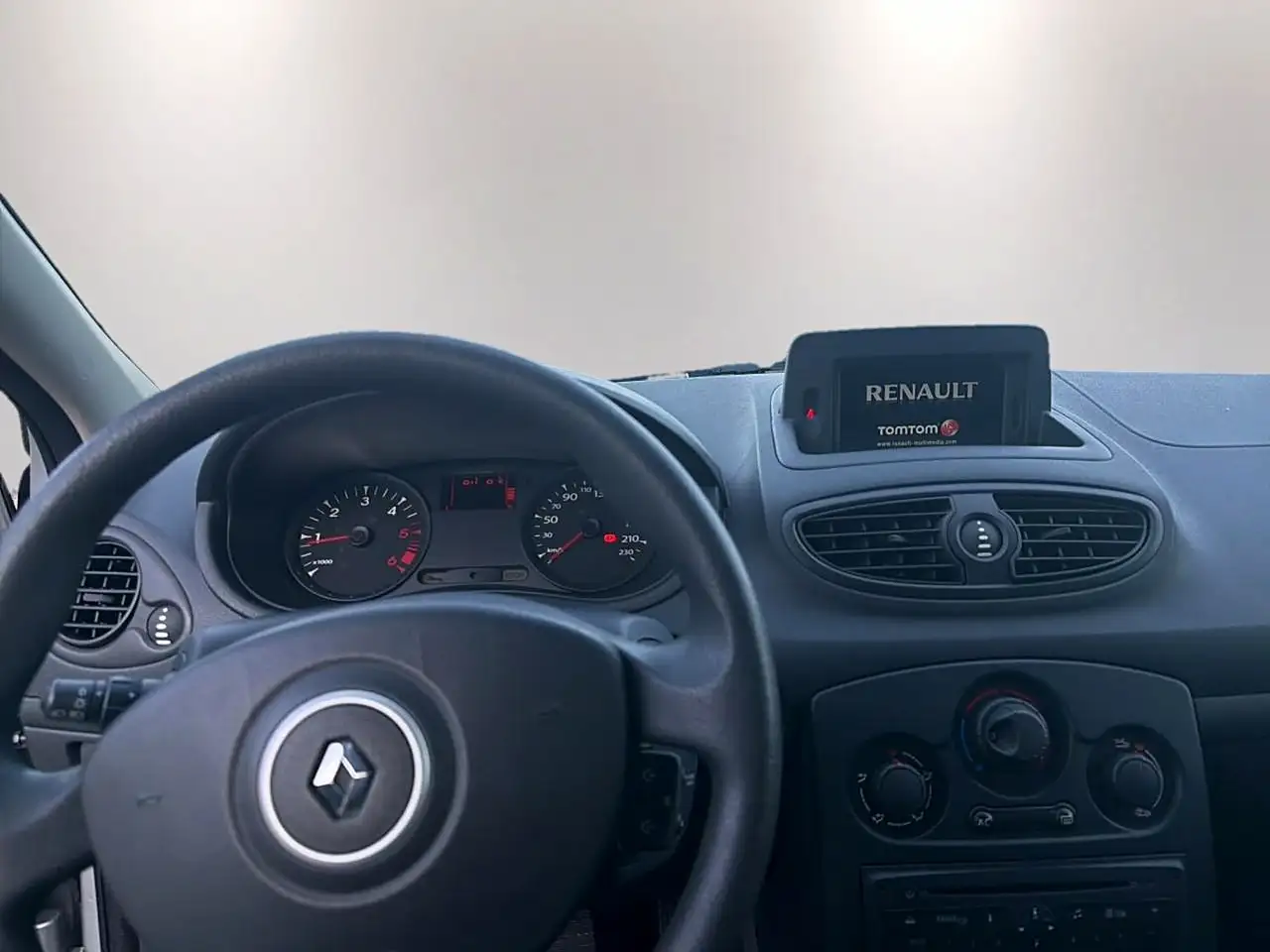 Renault Clio Citadine 5 portes — photo 9