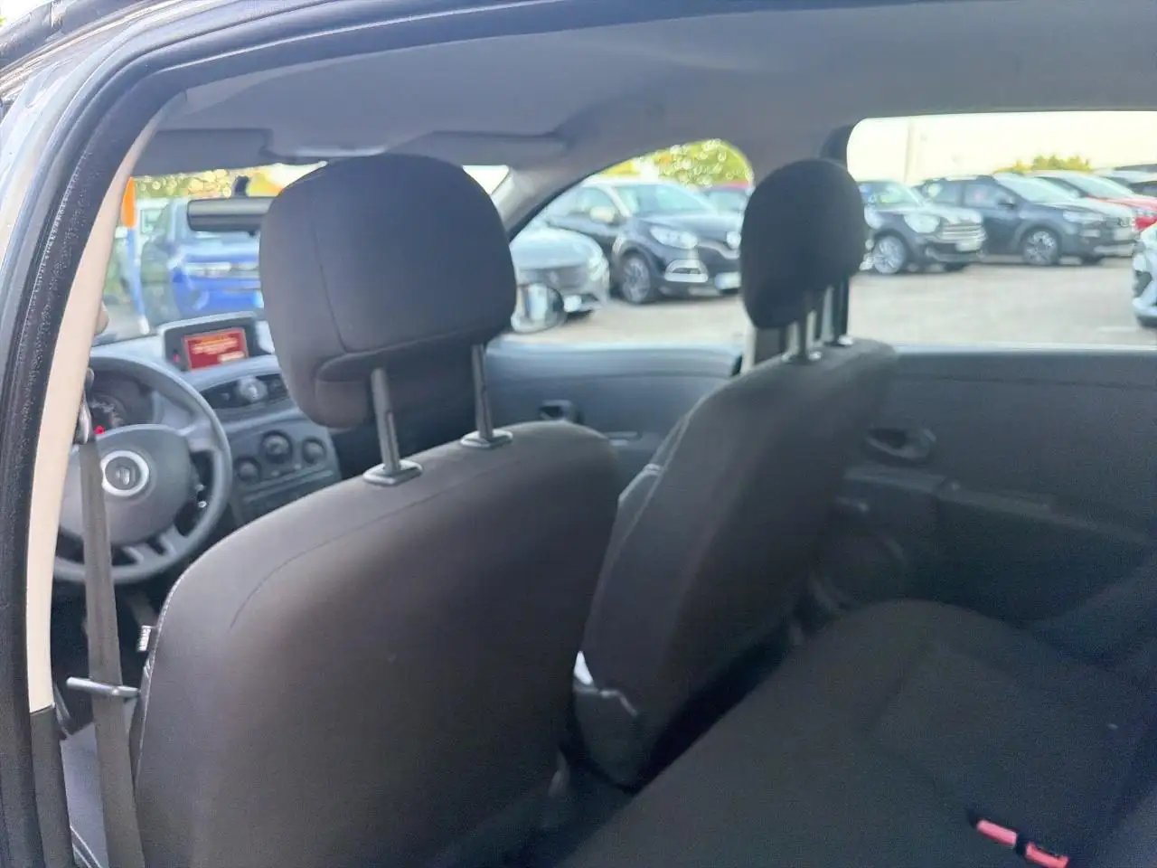 Renault Clio Citadine 5 portes — photo 16