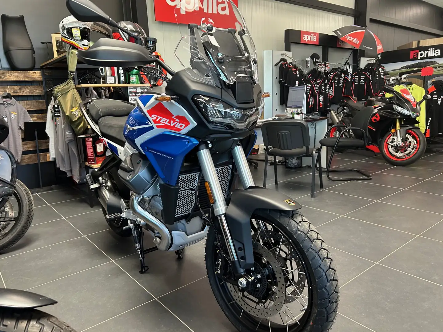 Moto Guzzi Stelvio Blanc - 2