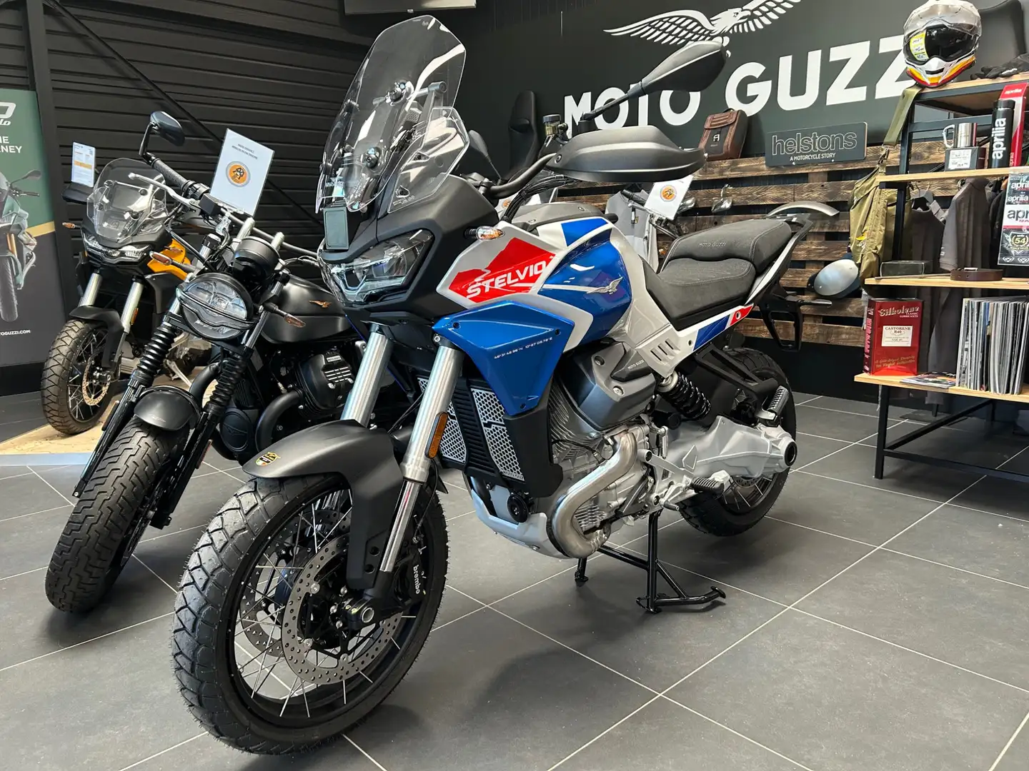 Moto Guzzi Stelvio Bílá - 1
