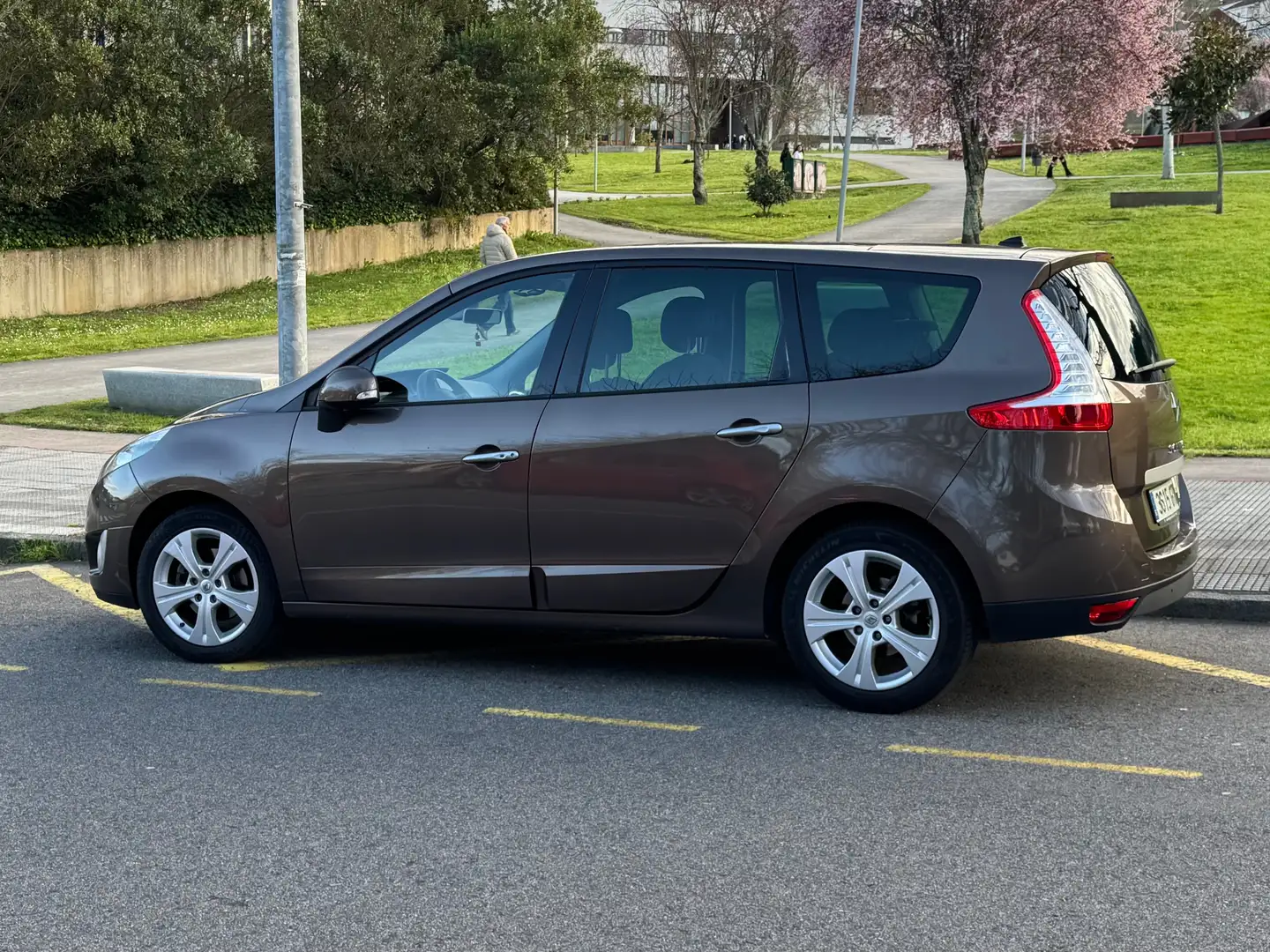 Renault Grand Scenic Grand Scénic 1.4 Tce Dynamique Dynamique Marrón - 1