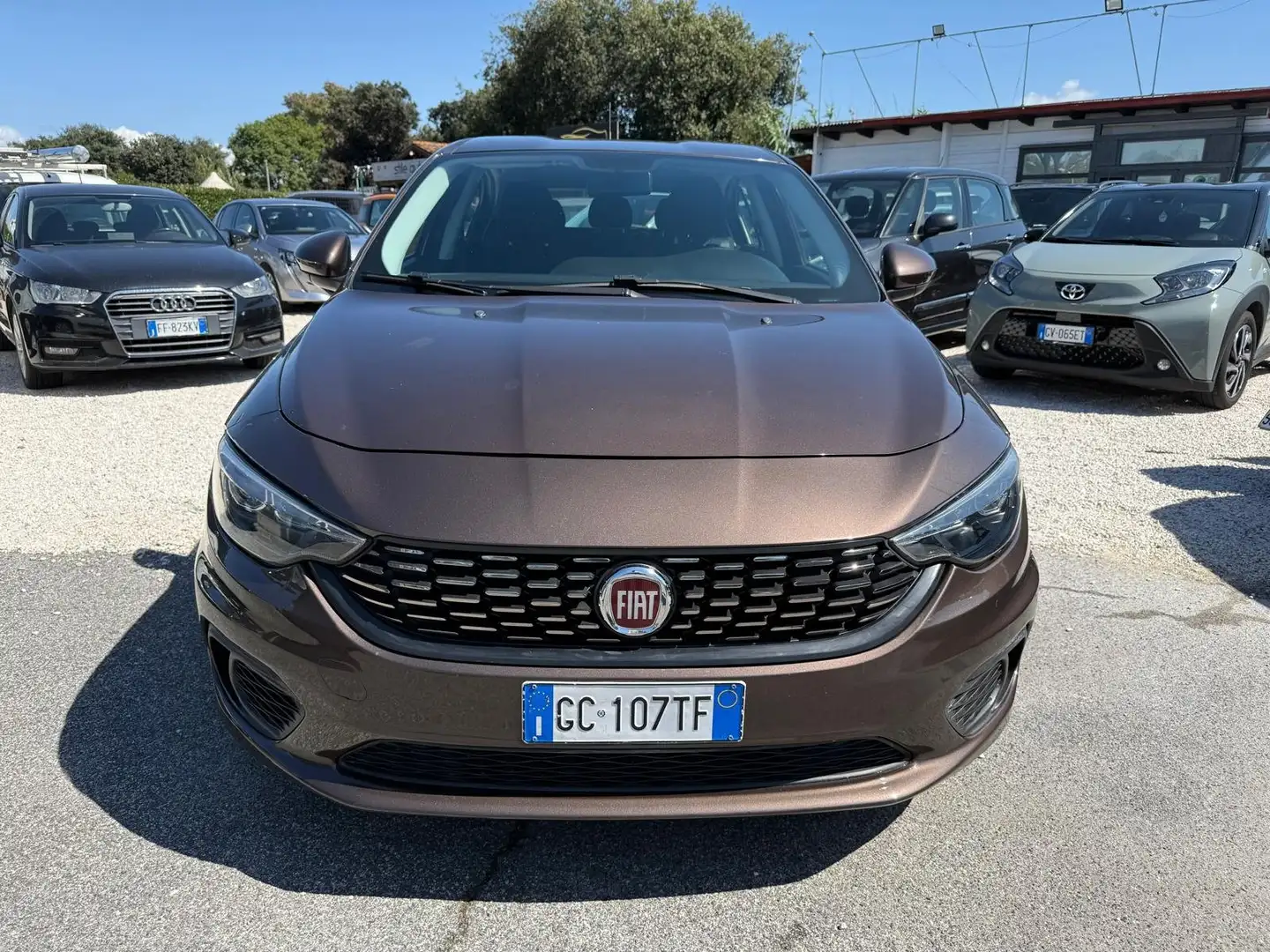 Fiat Tipo Tipo 5p 1.4 Lounge Gpl 95cv Navigatore Marrone - 1