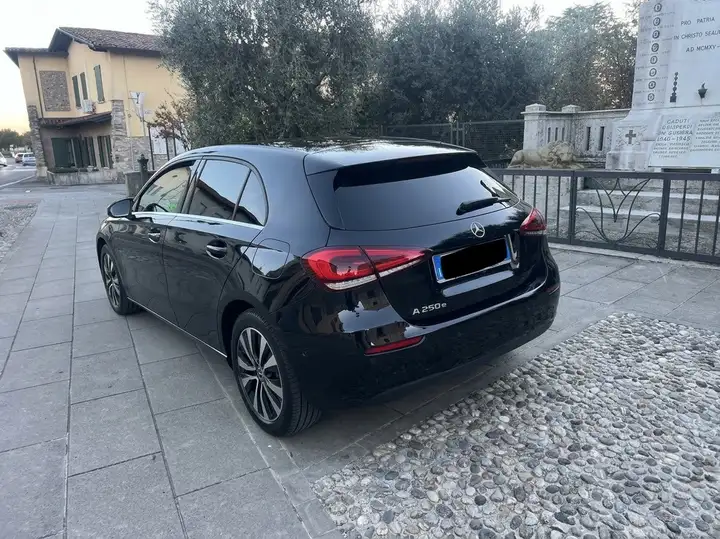 Mercedes-Benz A 250 e phev (eq-power) Sport auto — foto 2