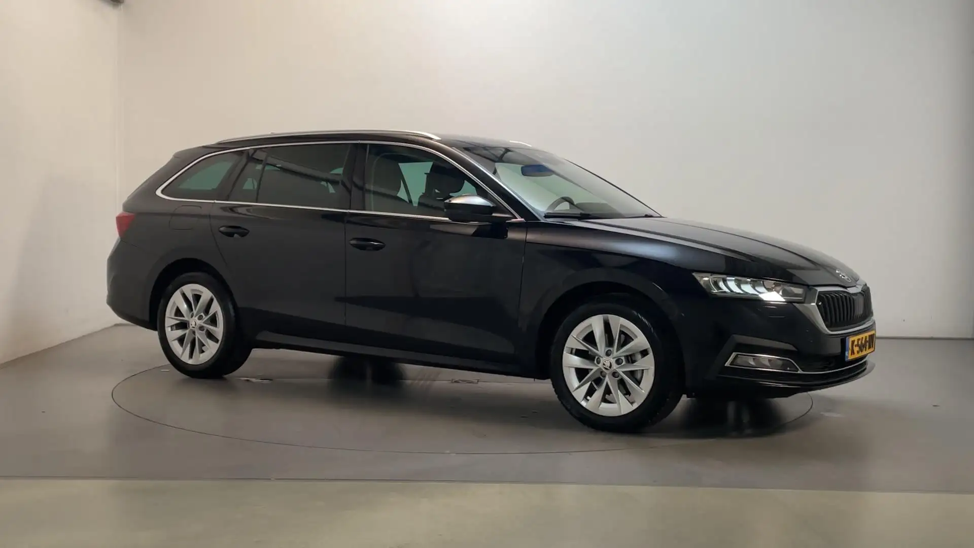 Skoda Octavia Combi 1.0 e-TSI Business Edition Plus Leder-Alcant Zwart - 1