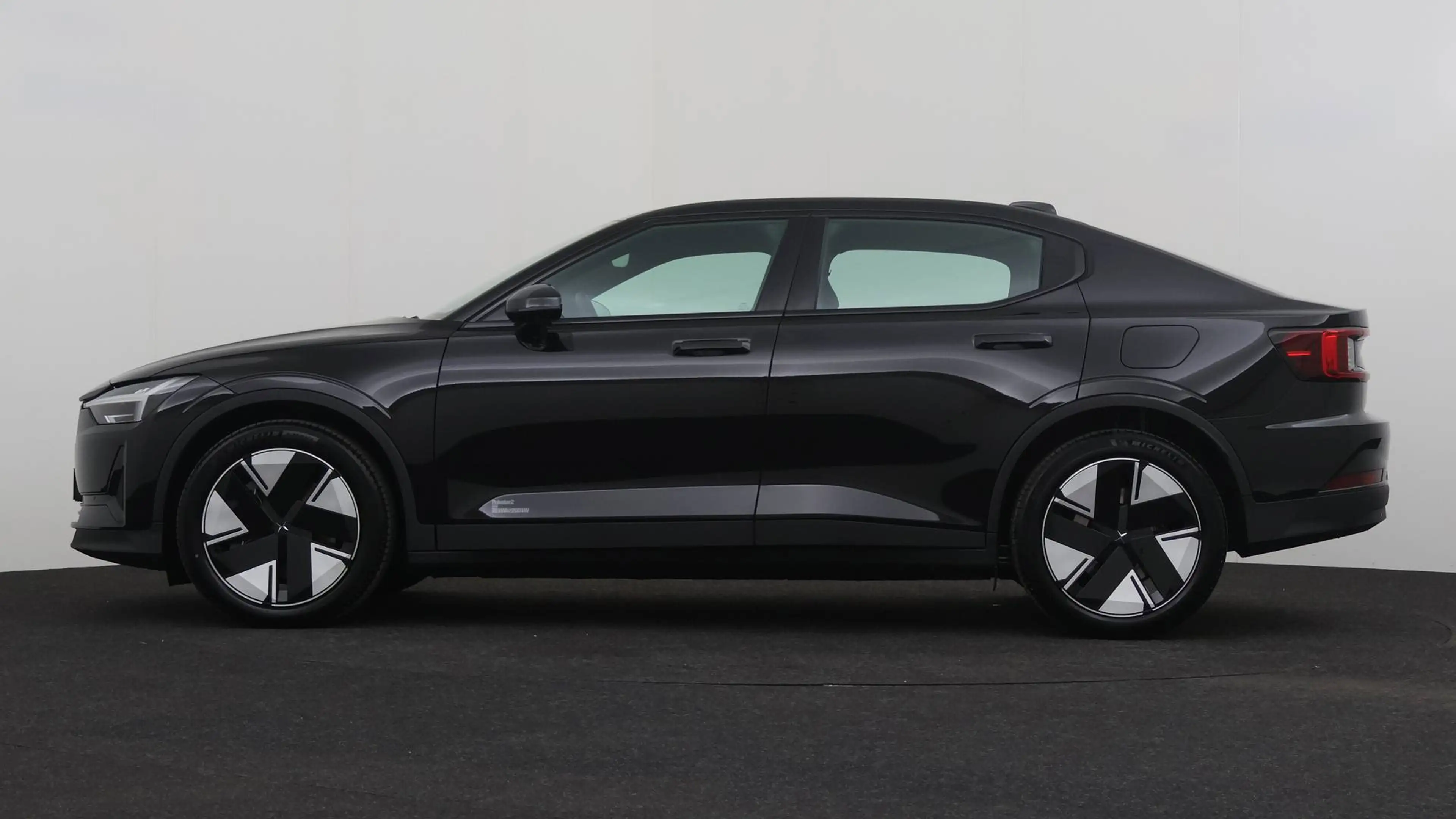 Polestar 2 70 kWh Standard Range Single Motor MY25 — photo 2