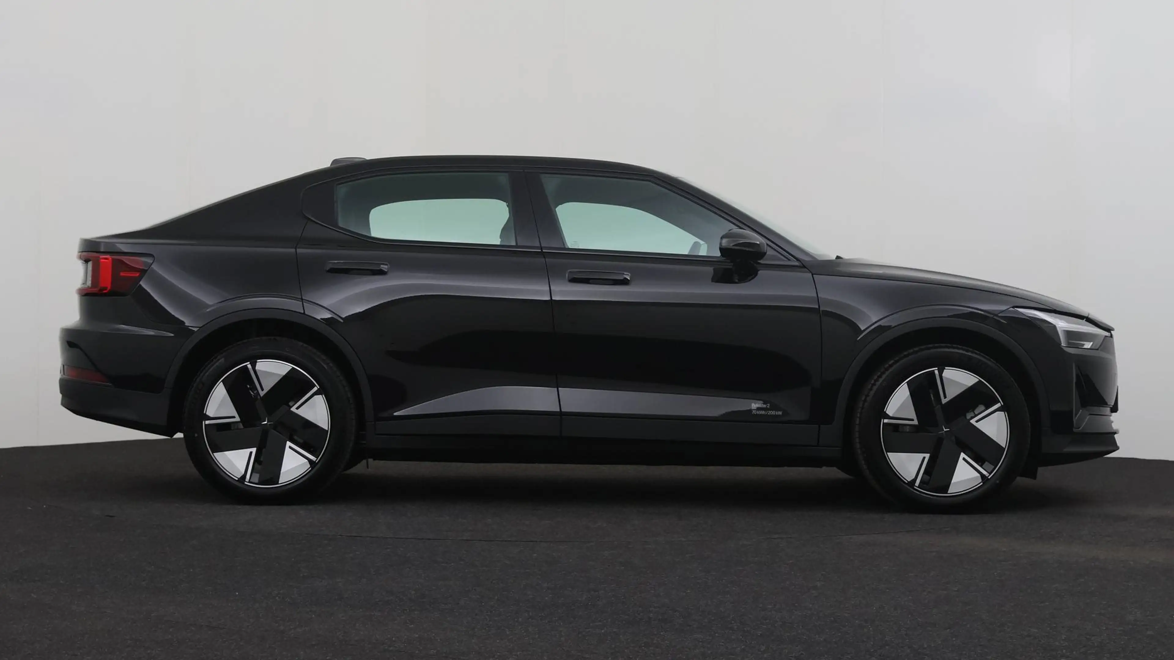 Polestar 2 70 kWh Standard Range Single Motor MY25 — photo 6
