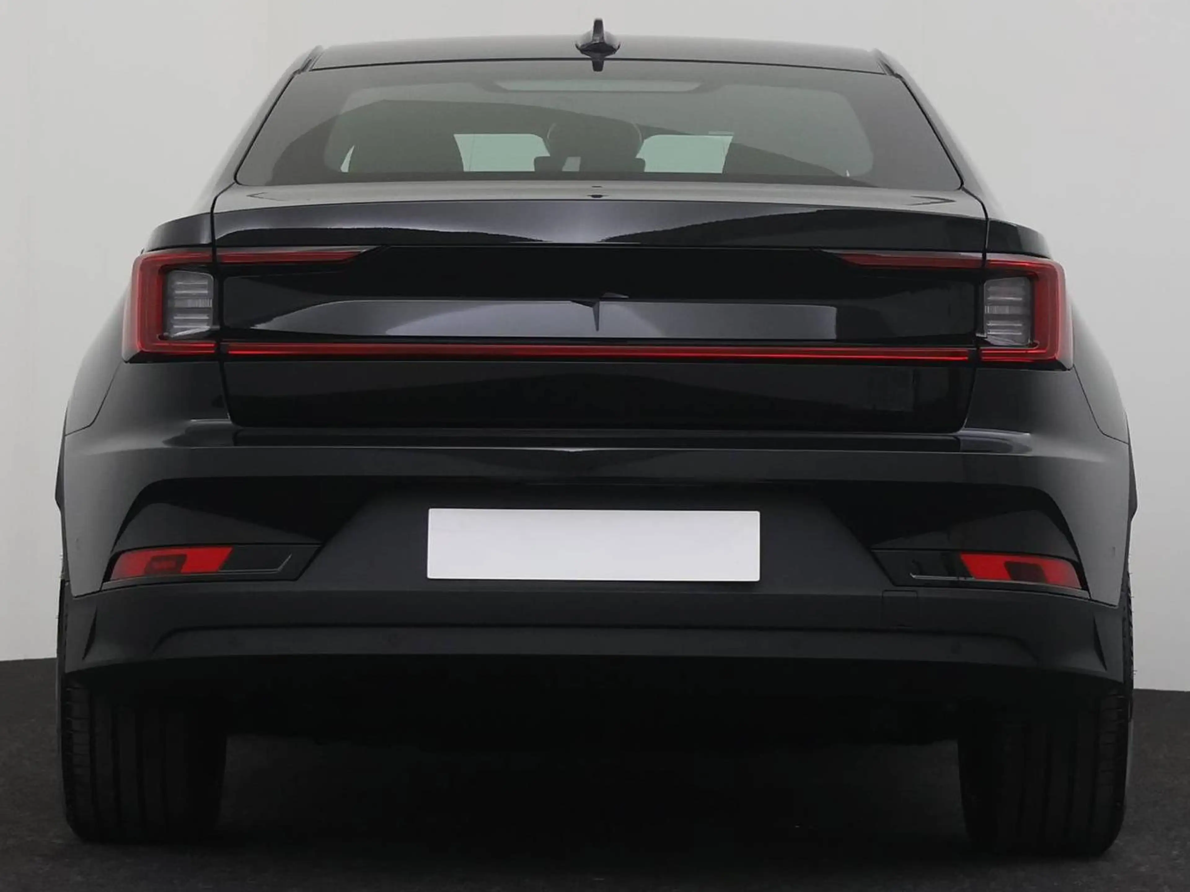 Polestar 2 70 kWh Standard Range Single Motor MY25 — photo 4