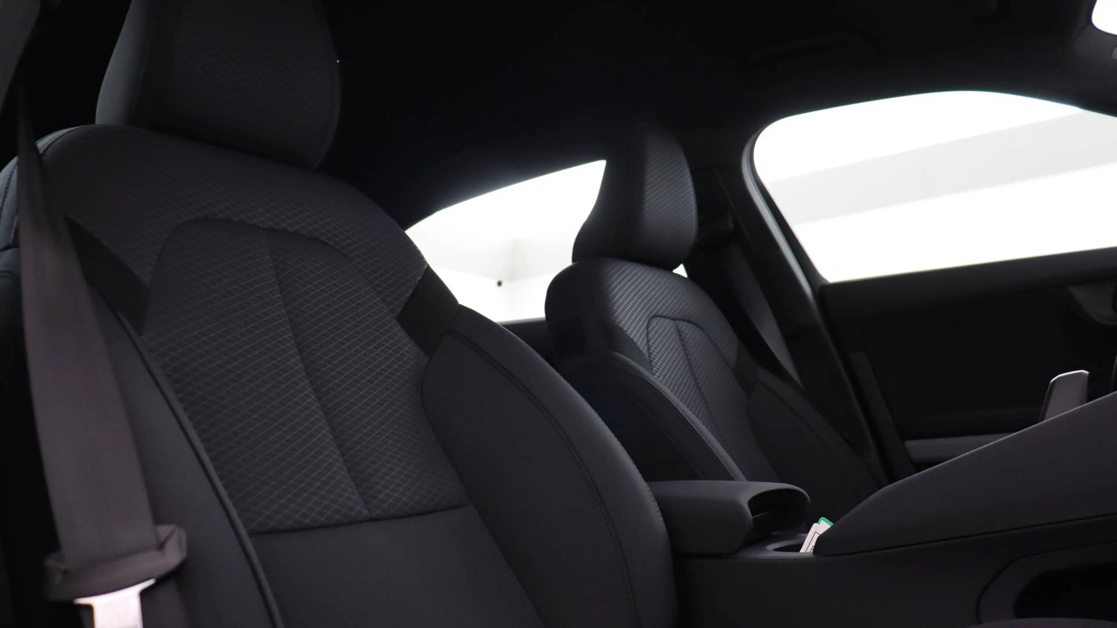 Polestar 2 70 kWh Standard Range Single Motor MY25 — photo 10