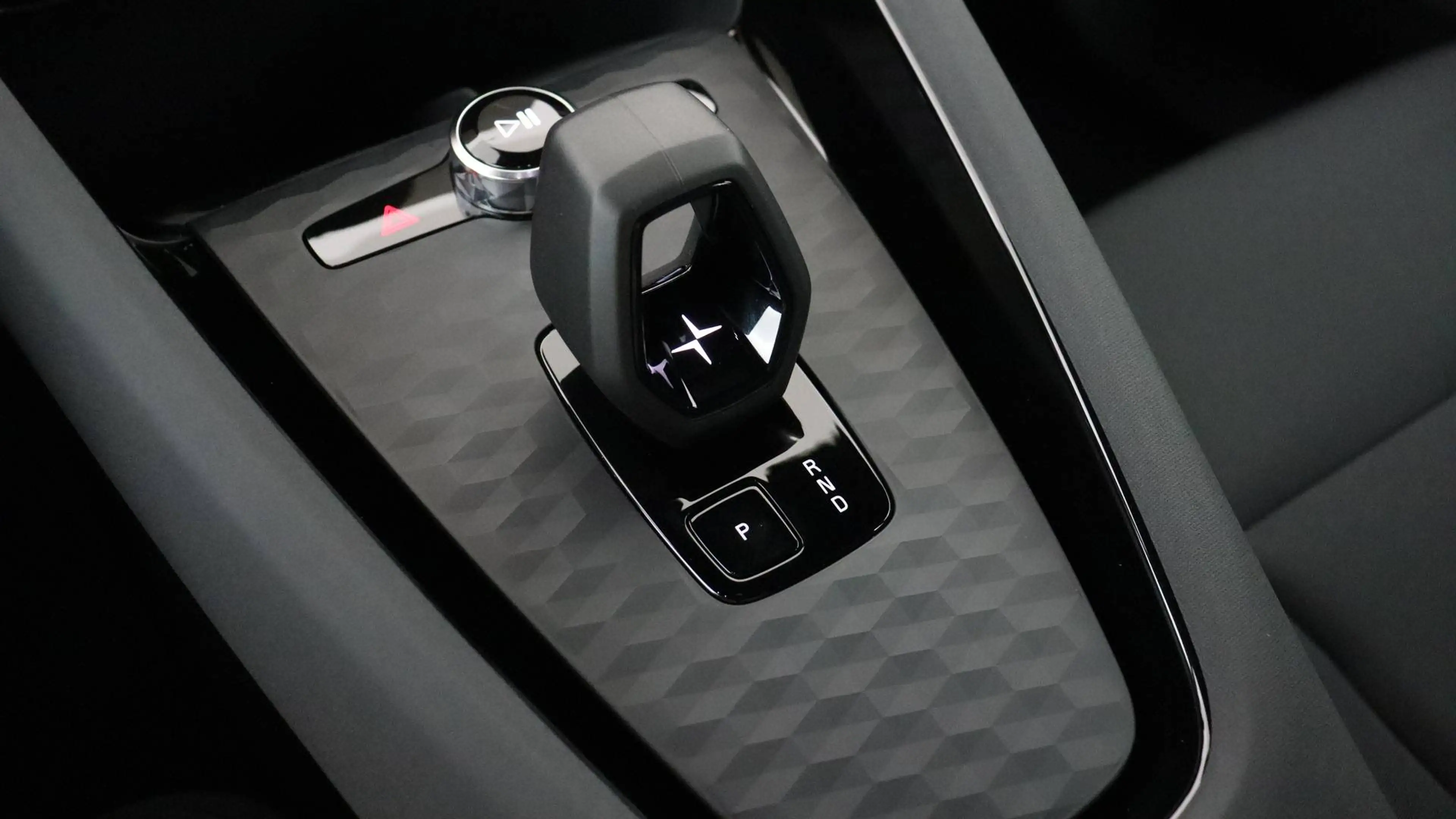 Polestar 2 70 kWh Standard Range Single Motor MY25 — photo 14