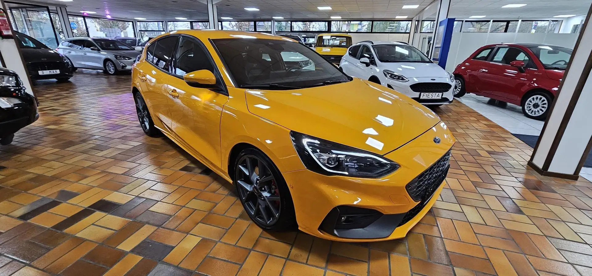 Ford Focus 2.3 EcoBoost Aut. ST mit Styling-Paket LED ACC 206 Arancione - 2