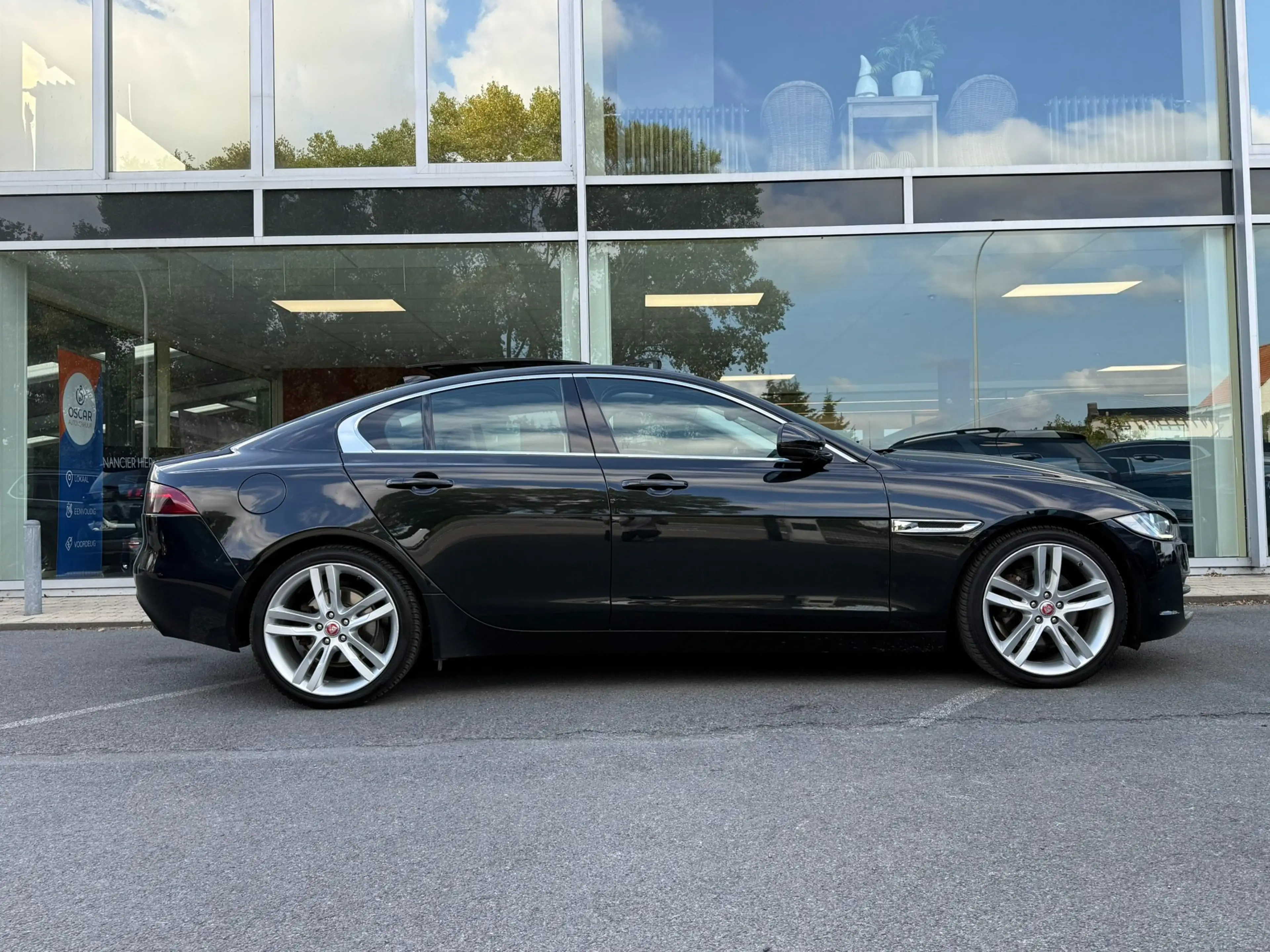 Jaguar XE Performance R-Sport / PANO /MERIDIAN / CARPLAY / — photo 8