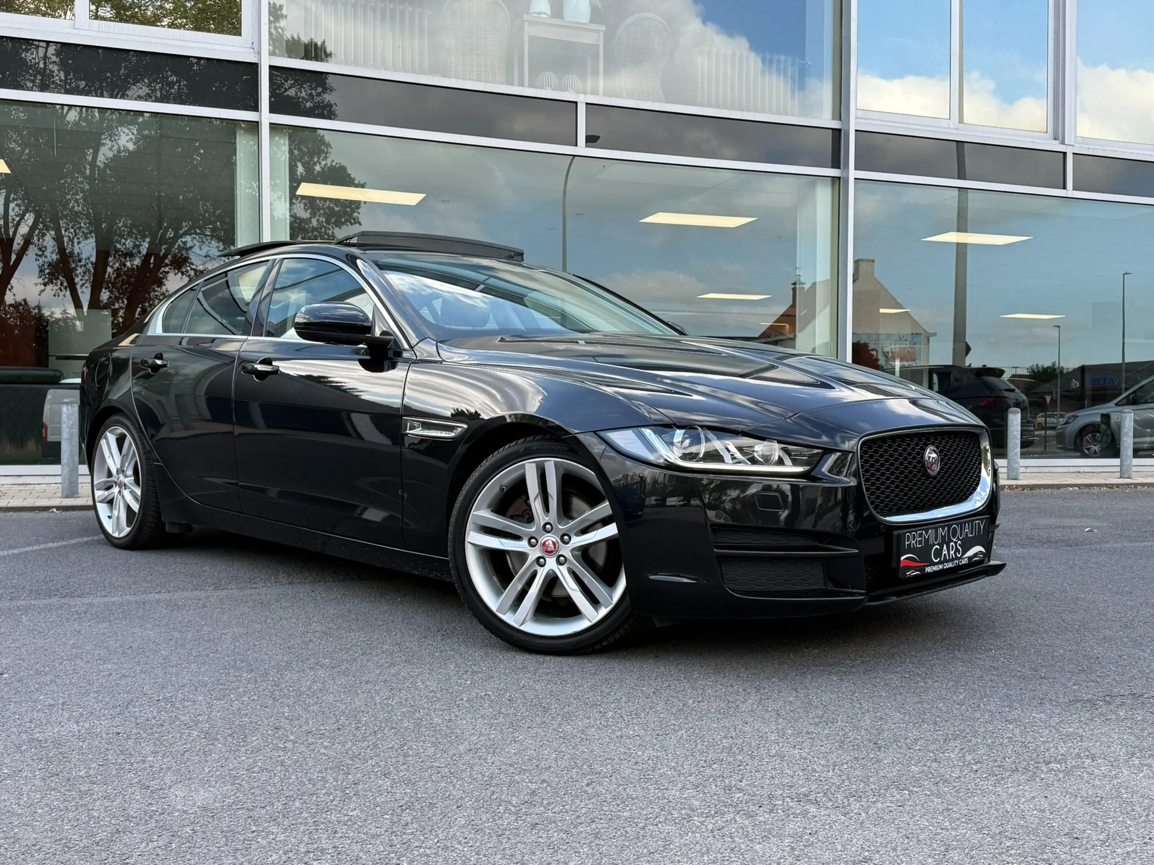 Jaguar XE Performance R-Sport / PANO /MERIDIAN / CARPLAY / — photo 5