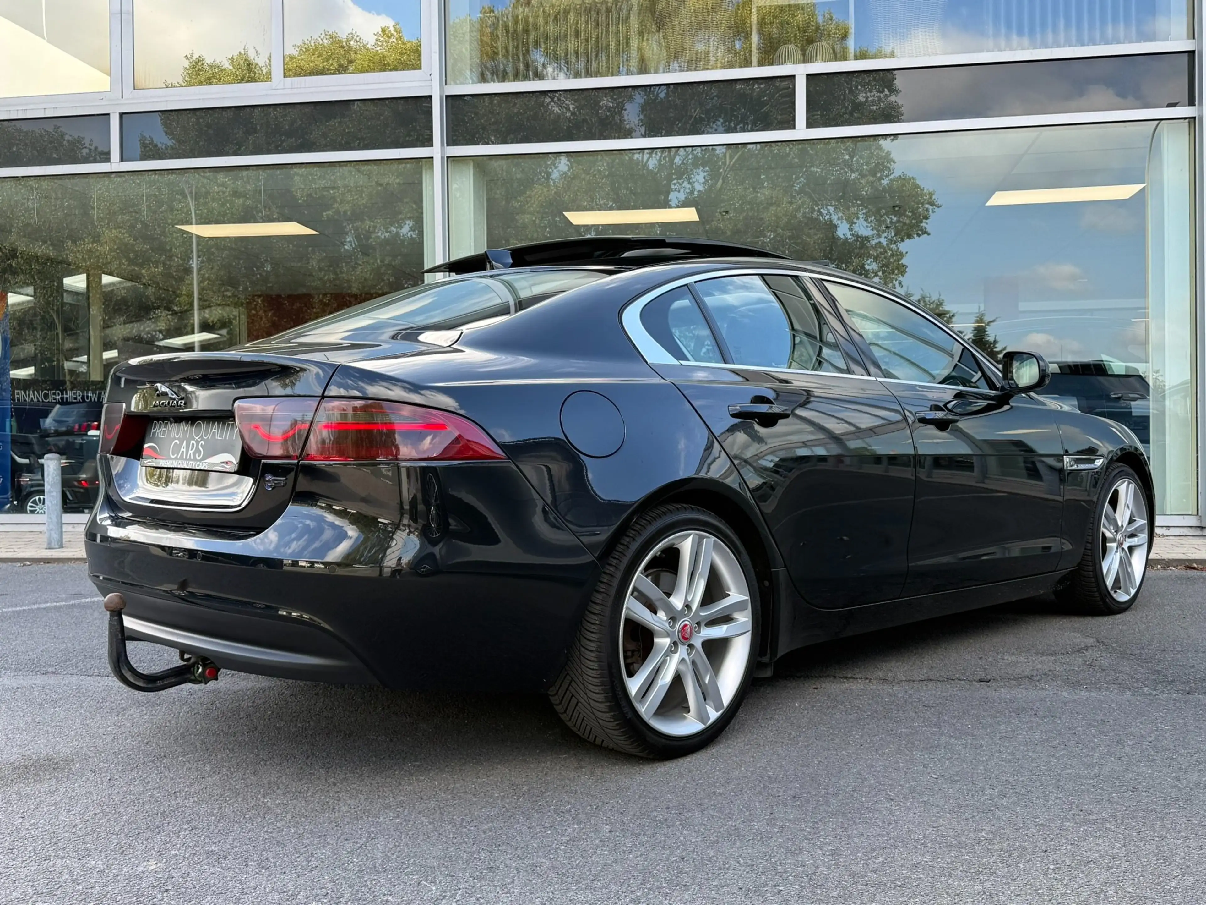Jaguar XE Performance R-Sport / PANO /MERIDIAN / CARPLAY / — photo 13
