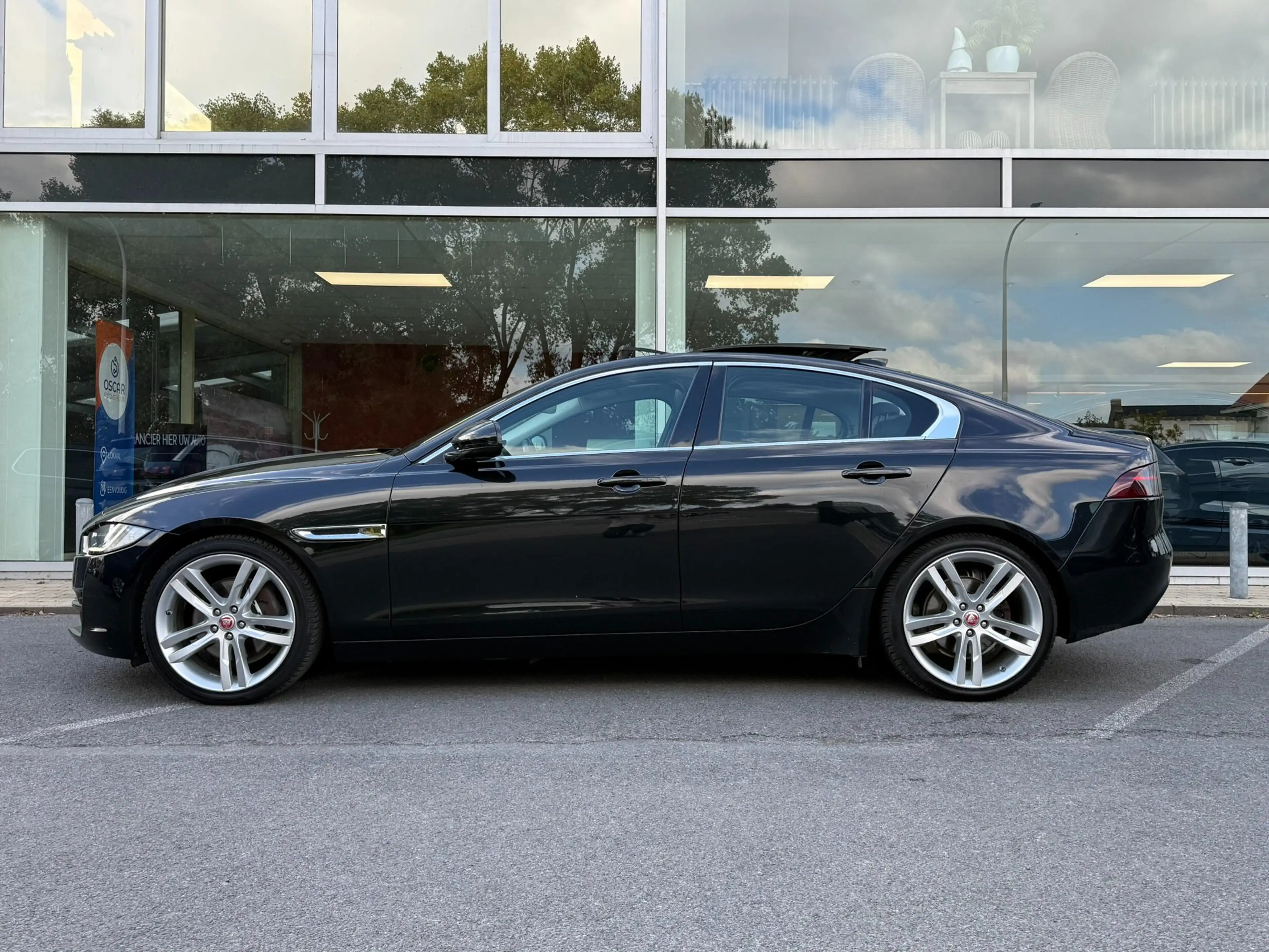 Jaguar XE Performance R-Sport / PANO /MERIDIAN / CARPLAY / — photo 4