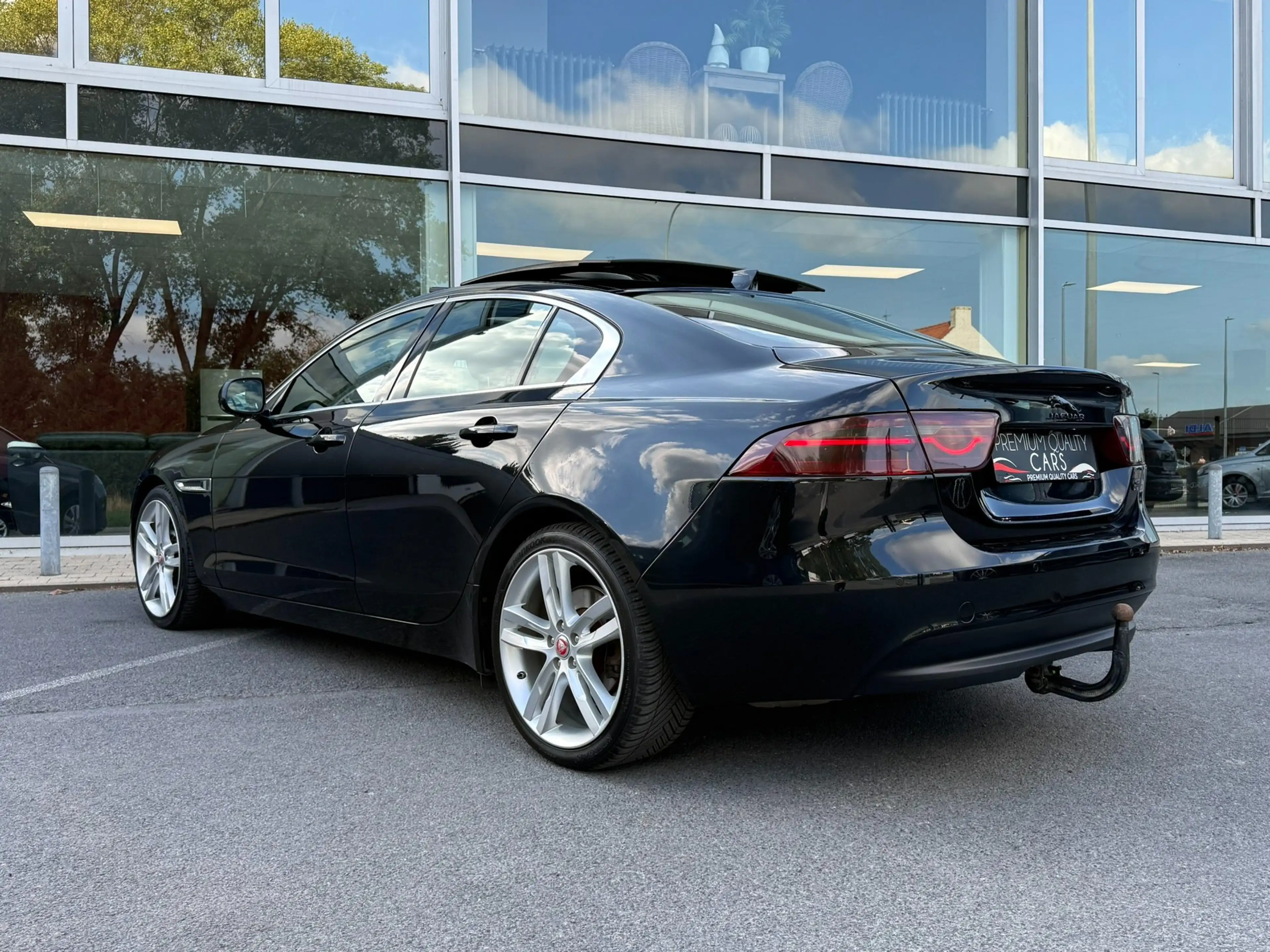 Jaguar XE Performance R-Sport / PANO /MERIDIAN / CARPLAY / — photo 9