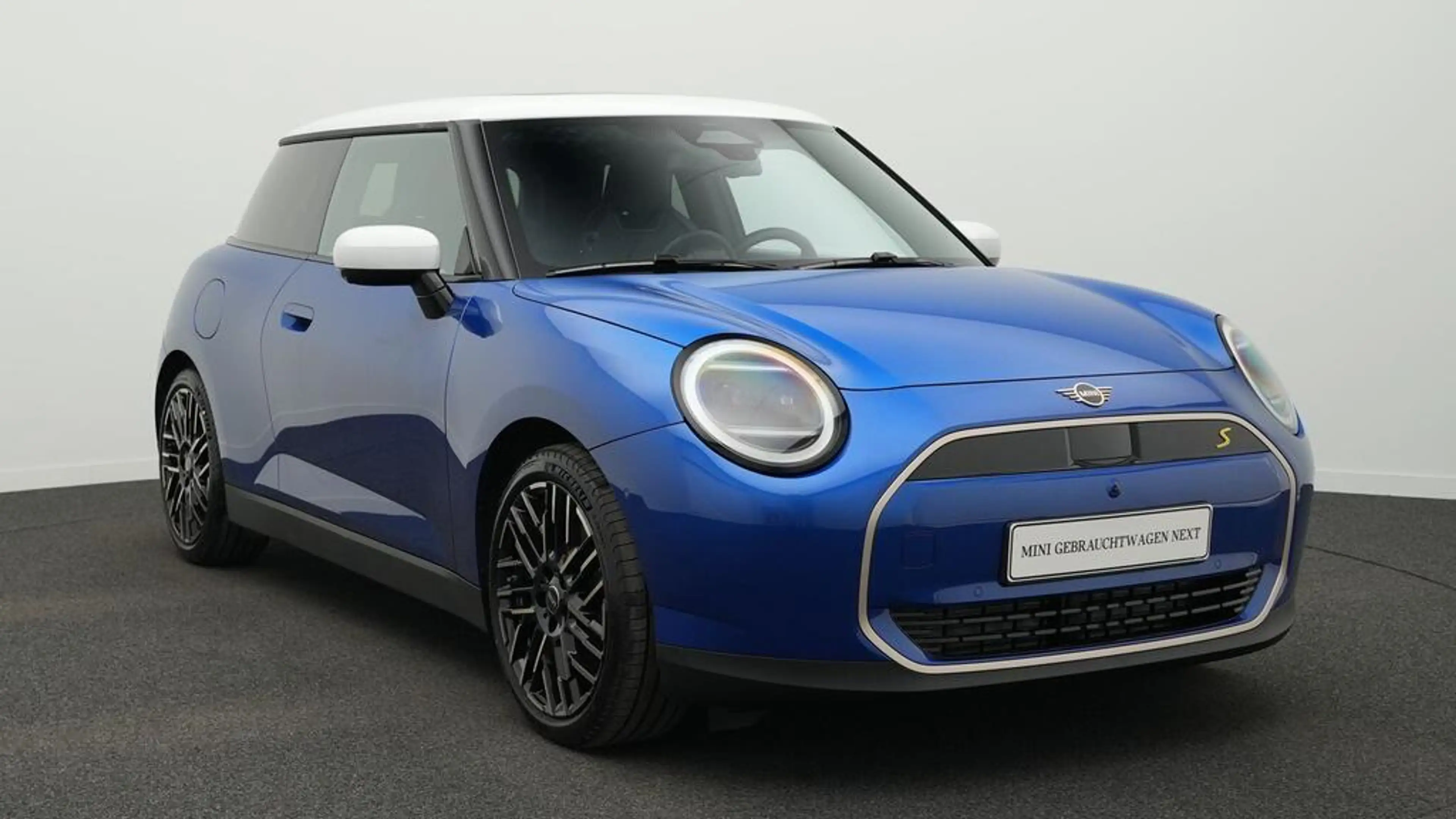 MINI Cooper SE Favoured Trim — photo 15